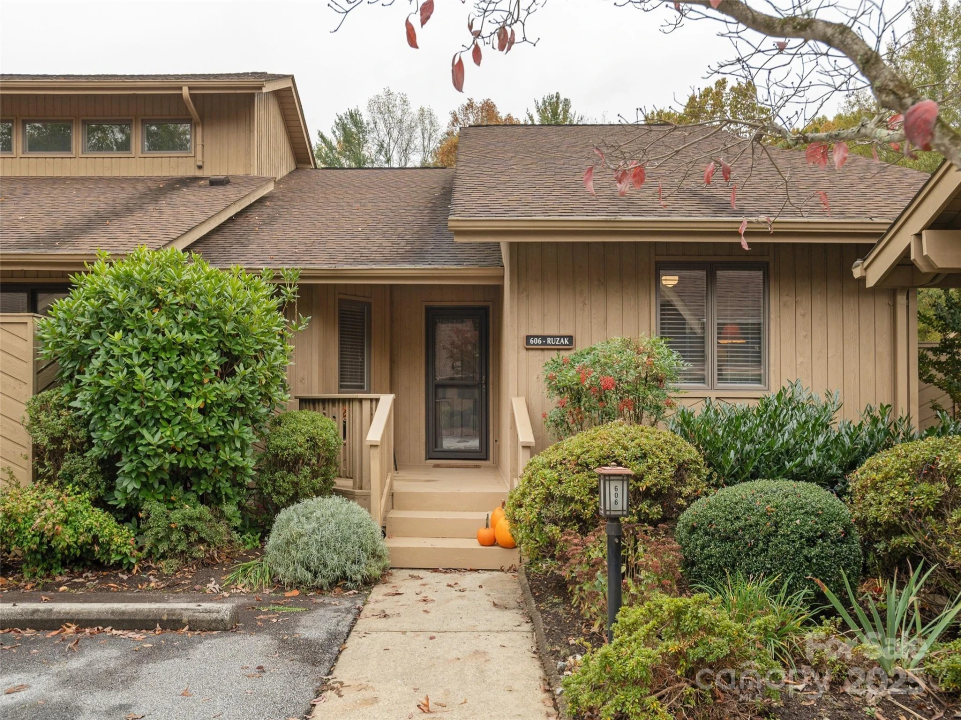 606 Red Oak Drive - Photo 2