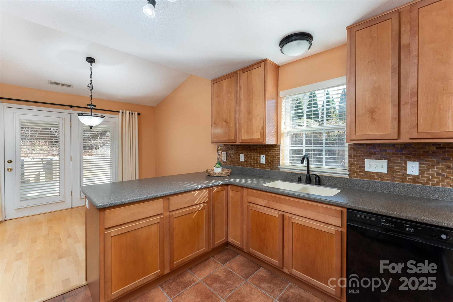 412 Wiltshire Circle - Photo 2
