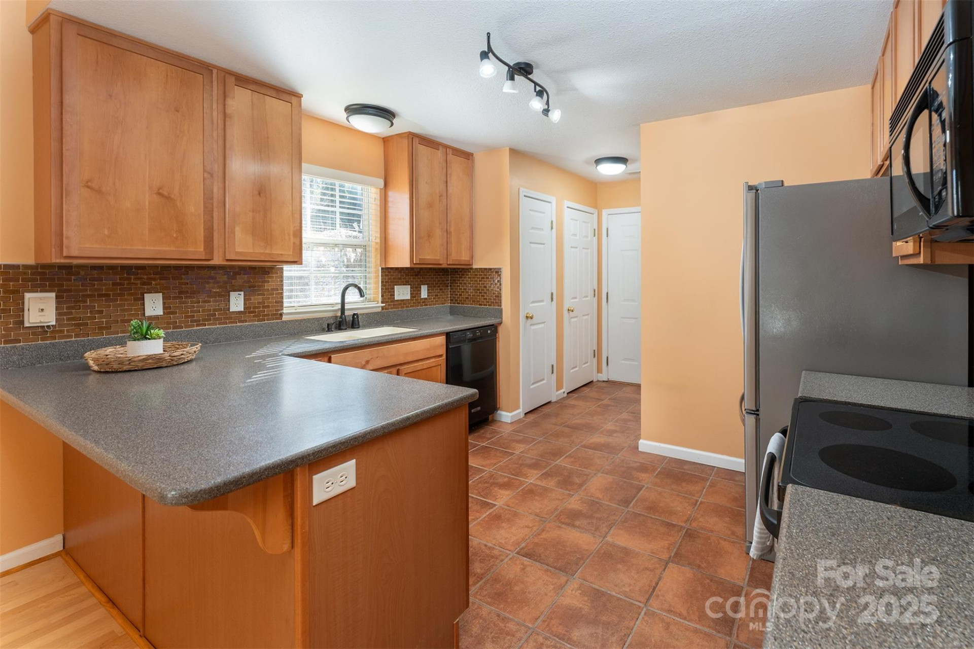 412 Wiltshire Circle - Photo 5
