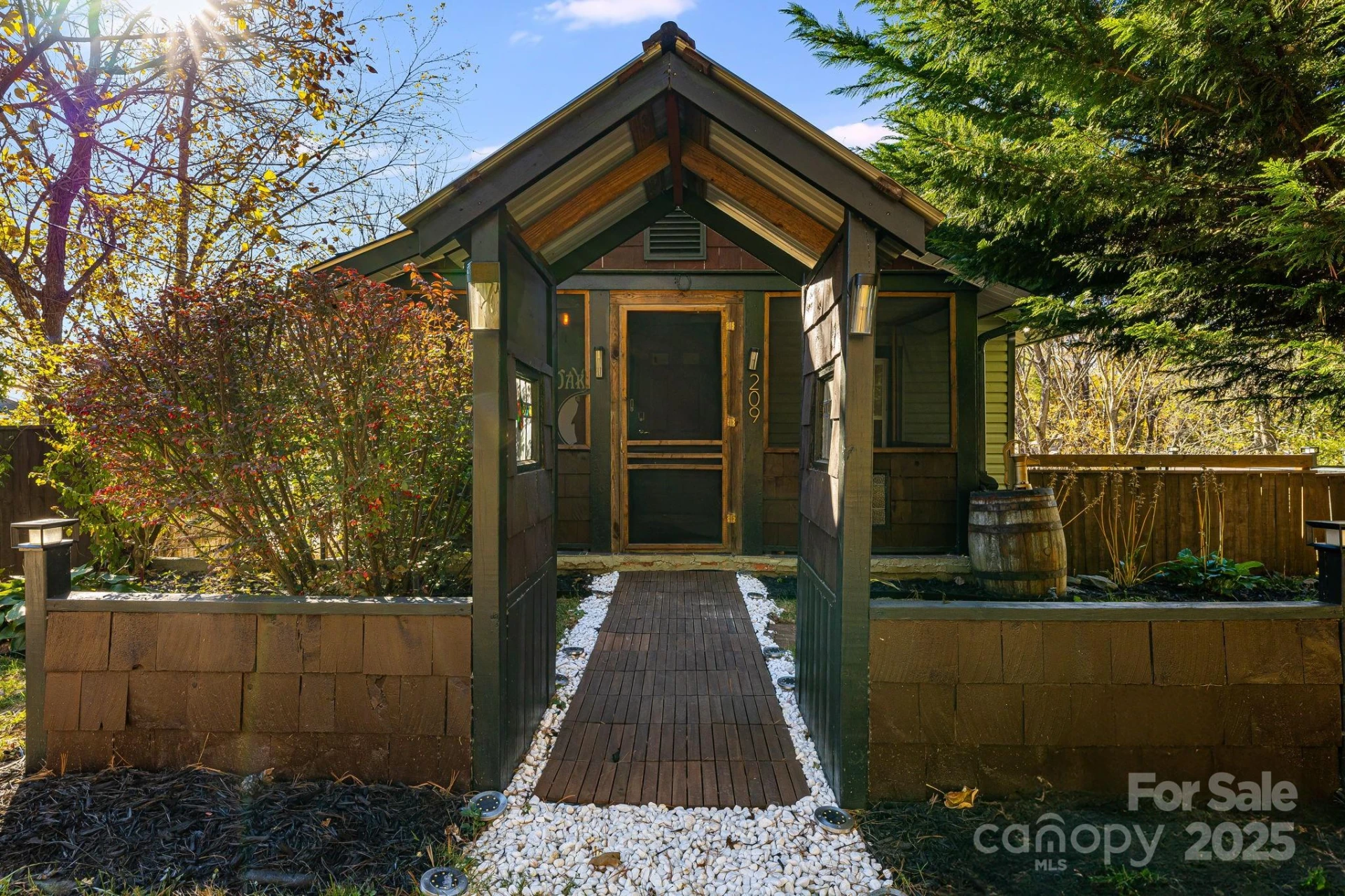 209 Glendale Avenue - Photo 2