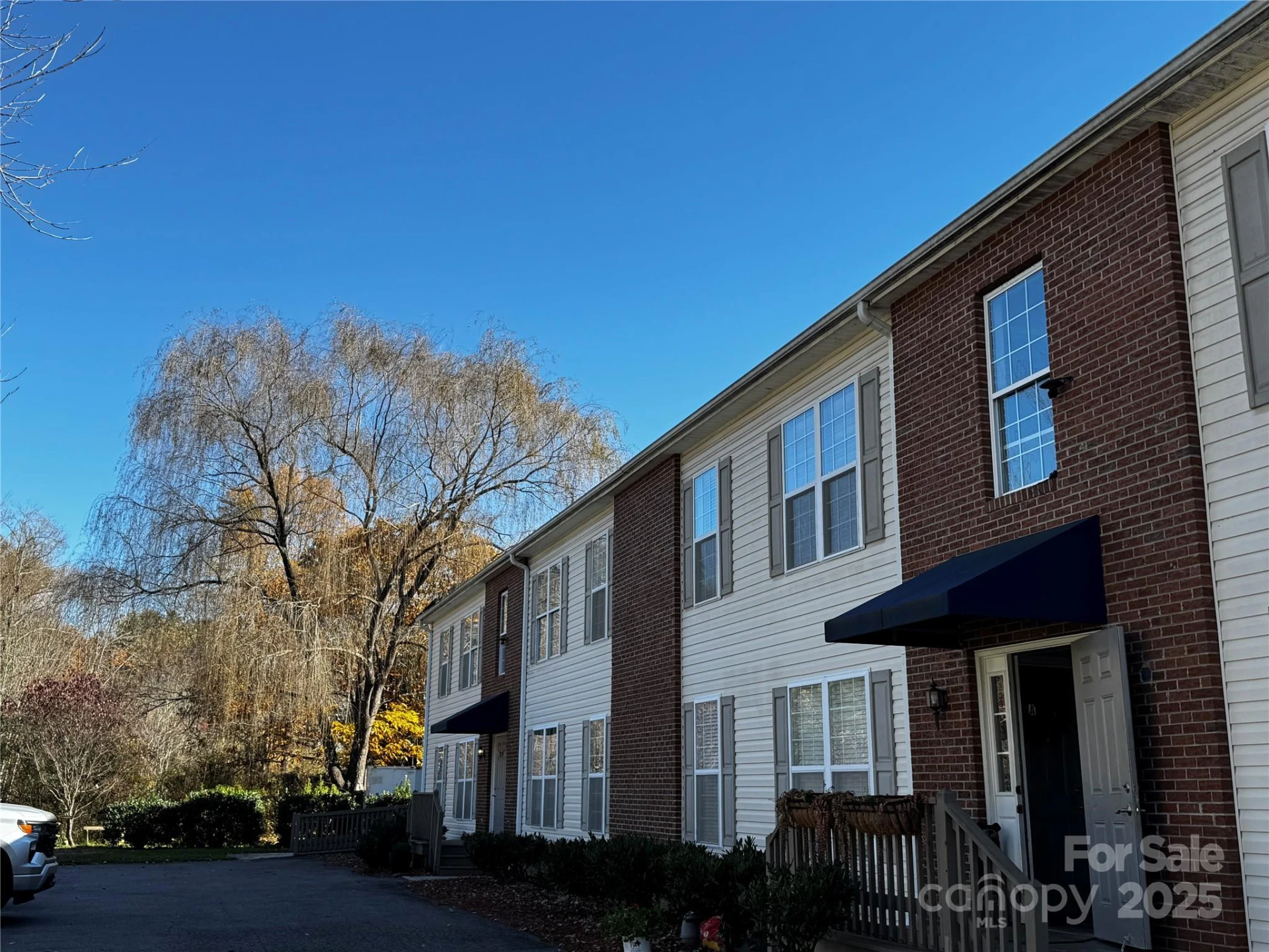 237 Camelot Drive #B - Photo 2