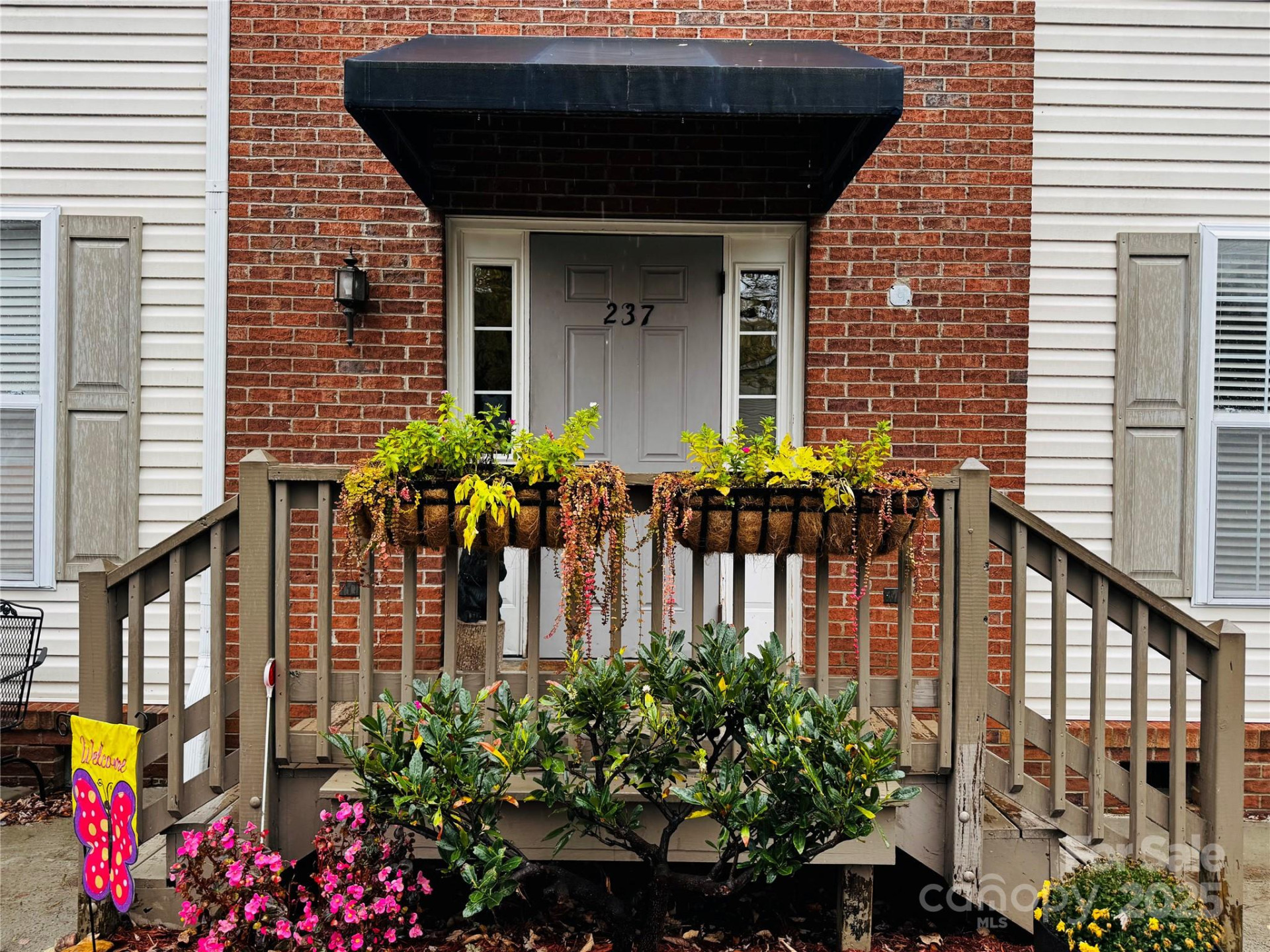 237 Camelot Drive #B - Photo 3