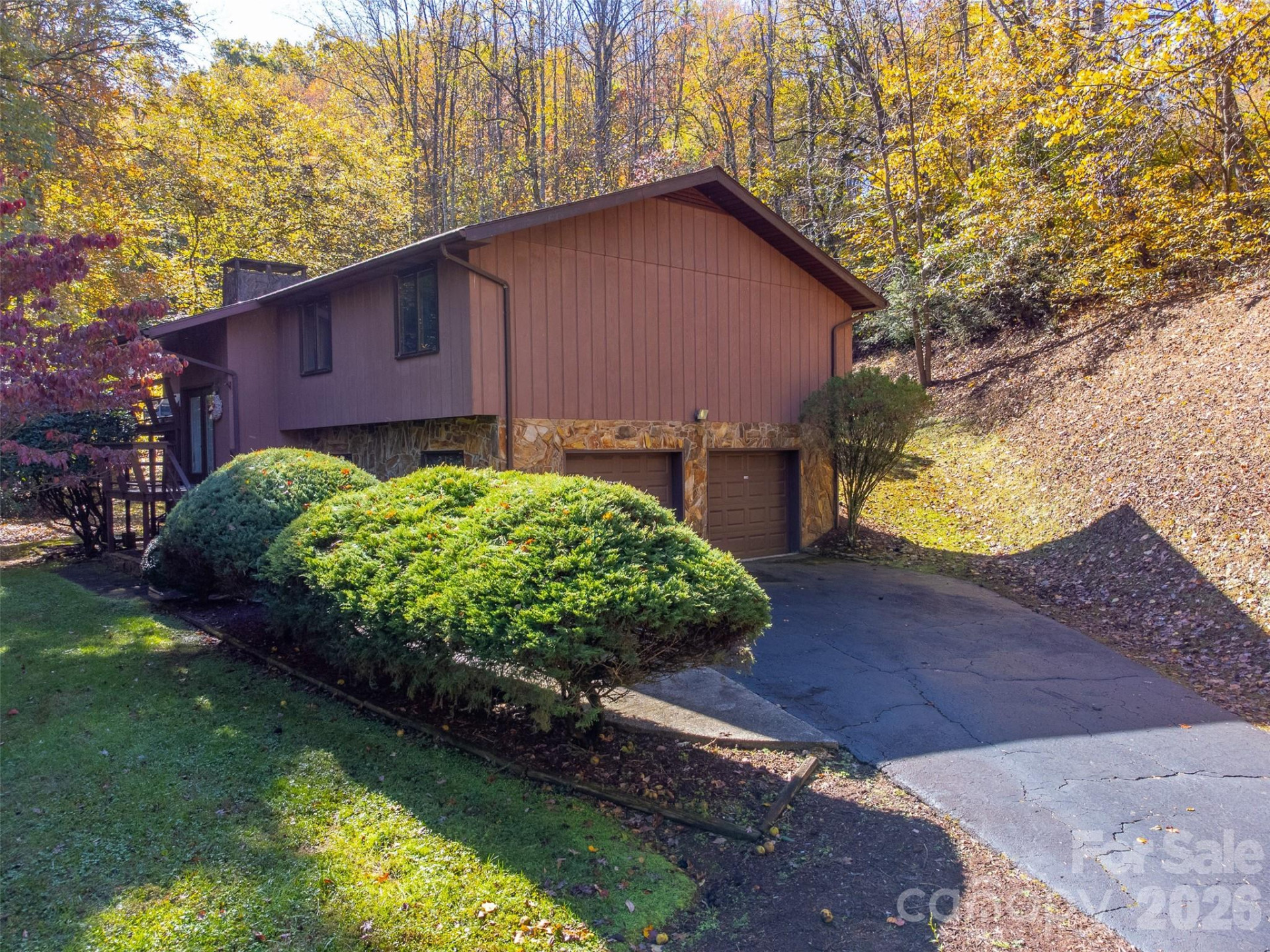 495 Savannah Drive - Photo 2