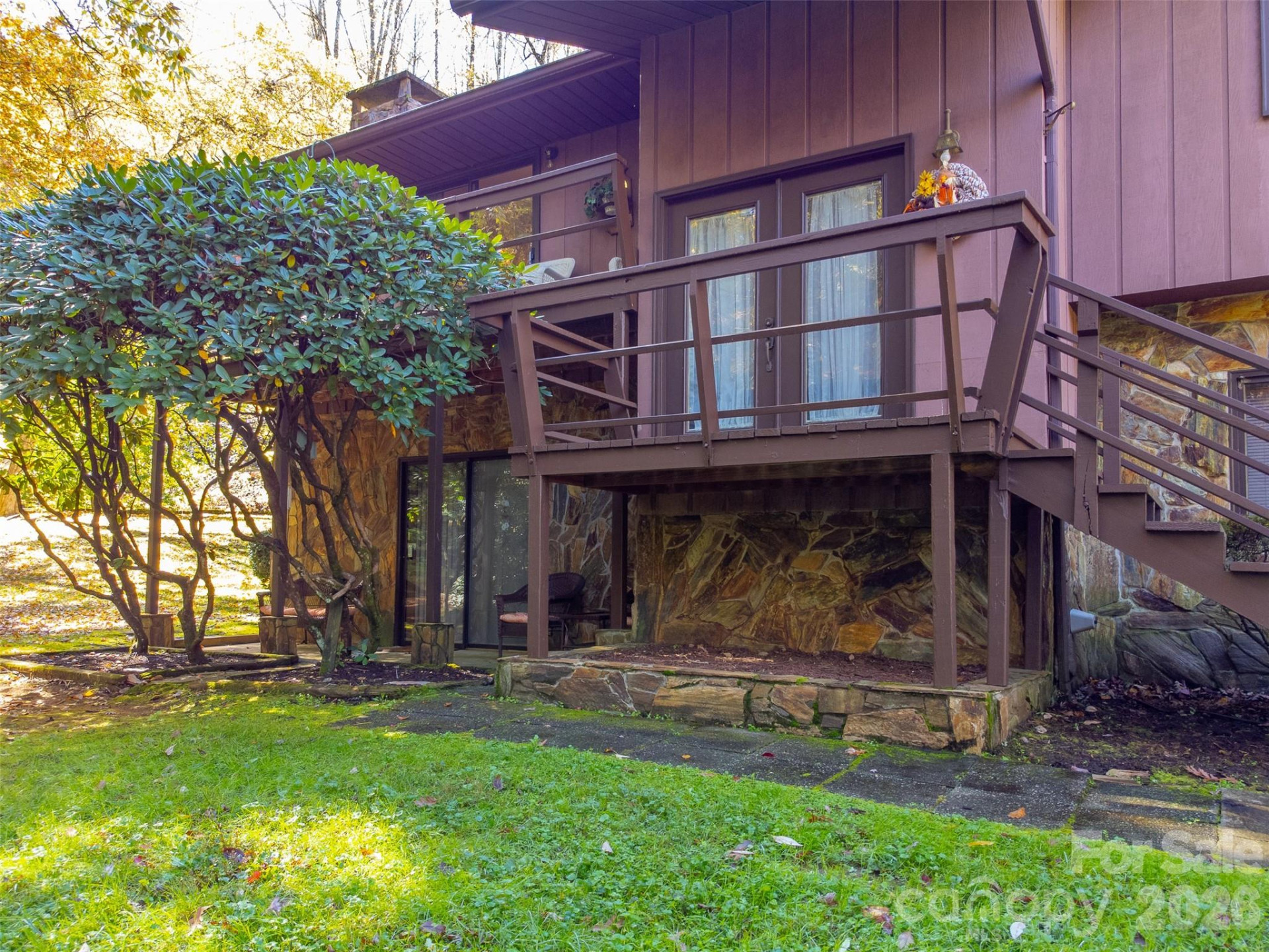 495 Savannah Drive - Photo 3