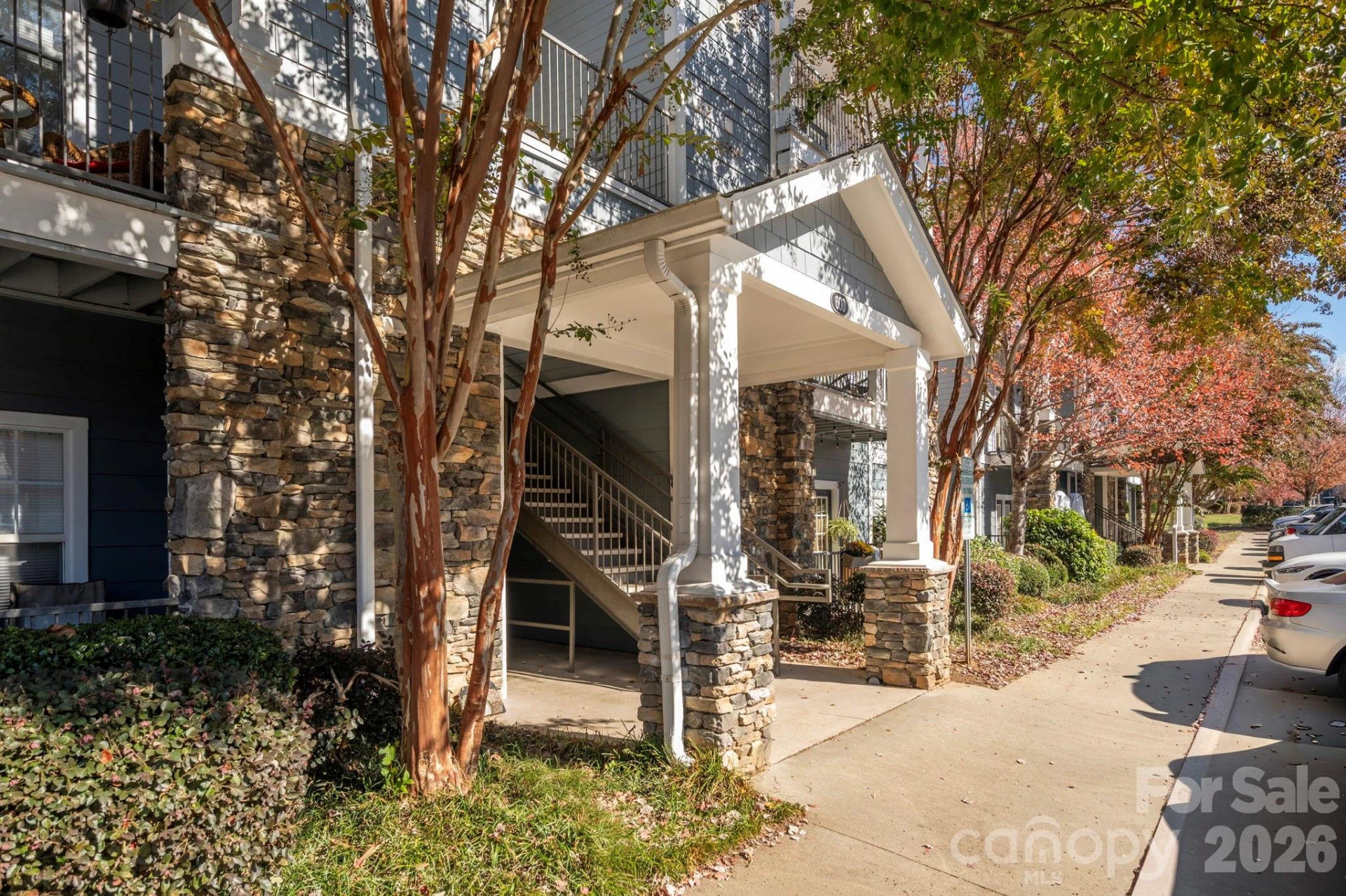 600 Vista Lake Drive #4
