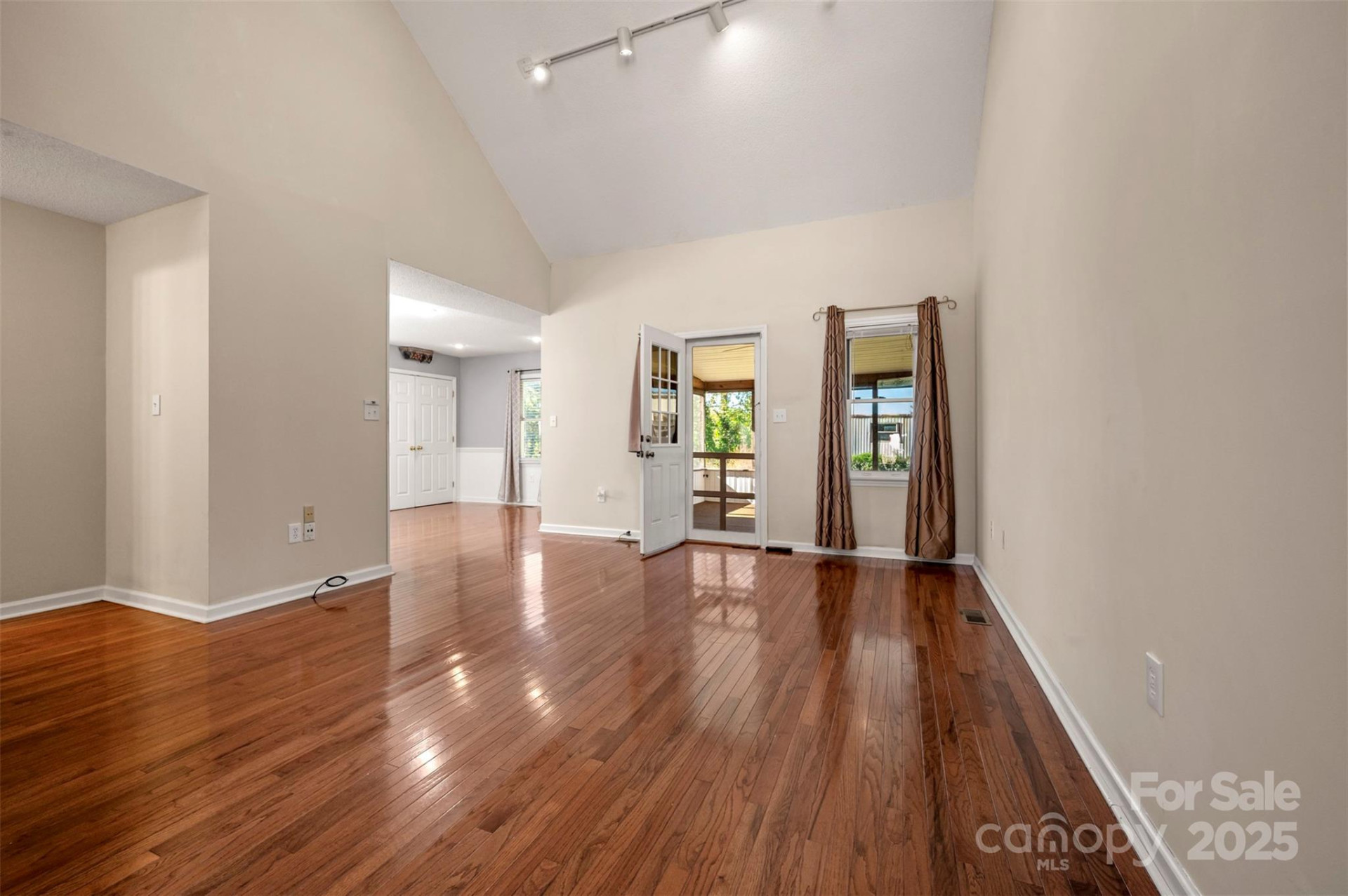 506 Pleasant Street - Photo 4