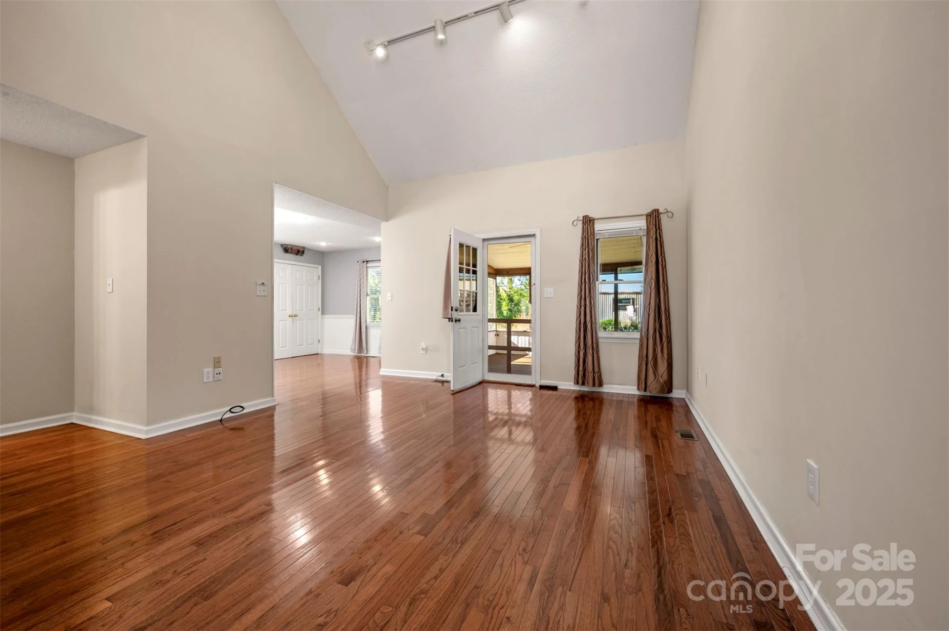 506 Pleasant Street - Photo 4