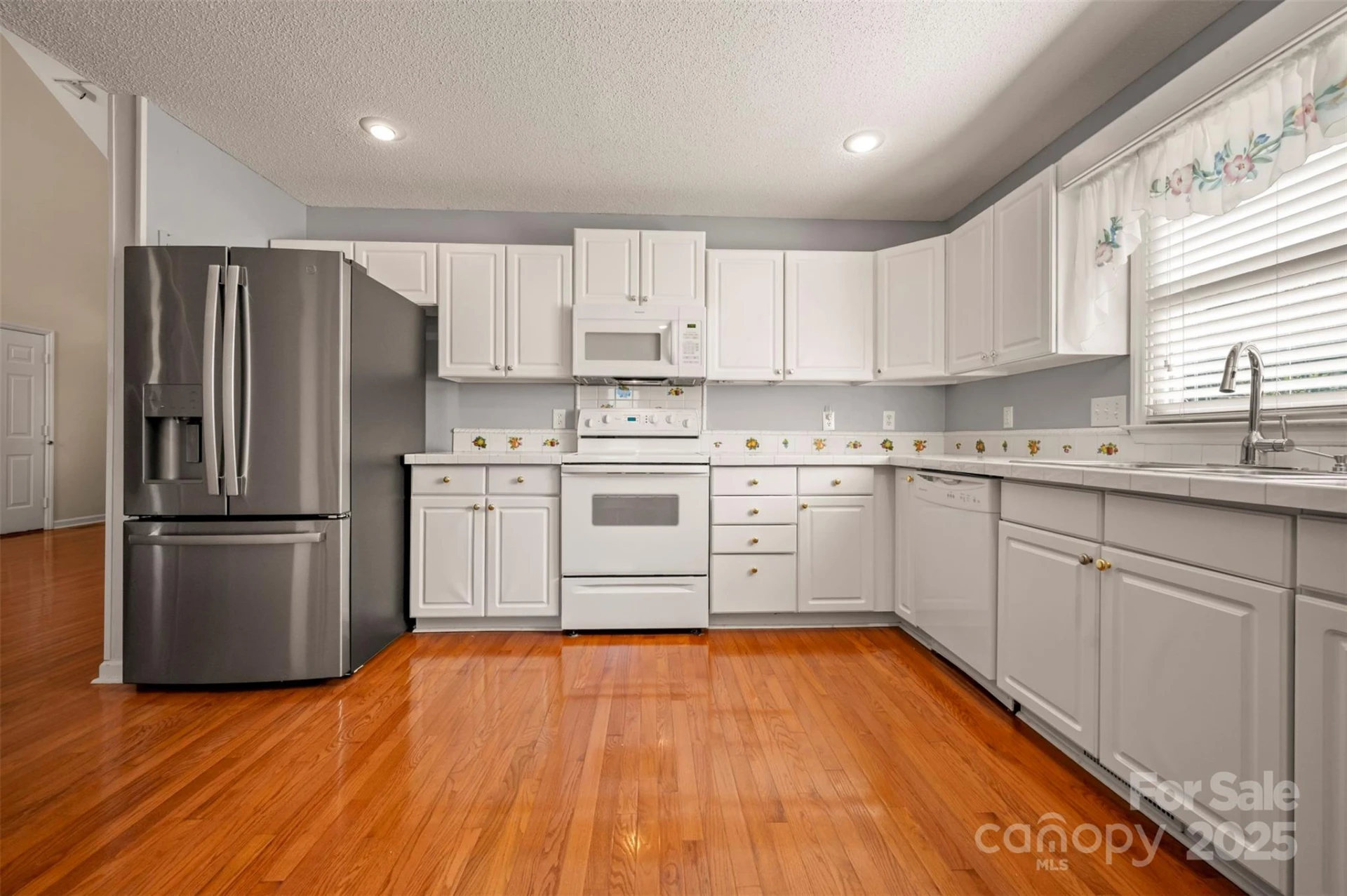 506 Pleasant Street - Photo 6