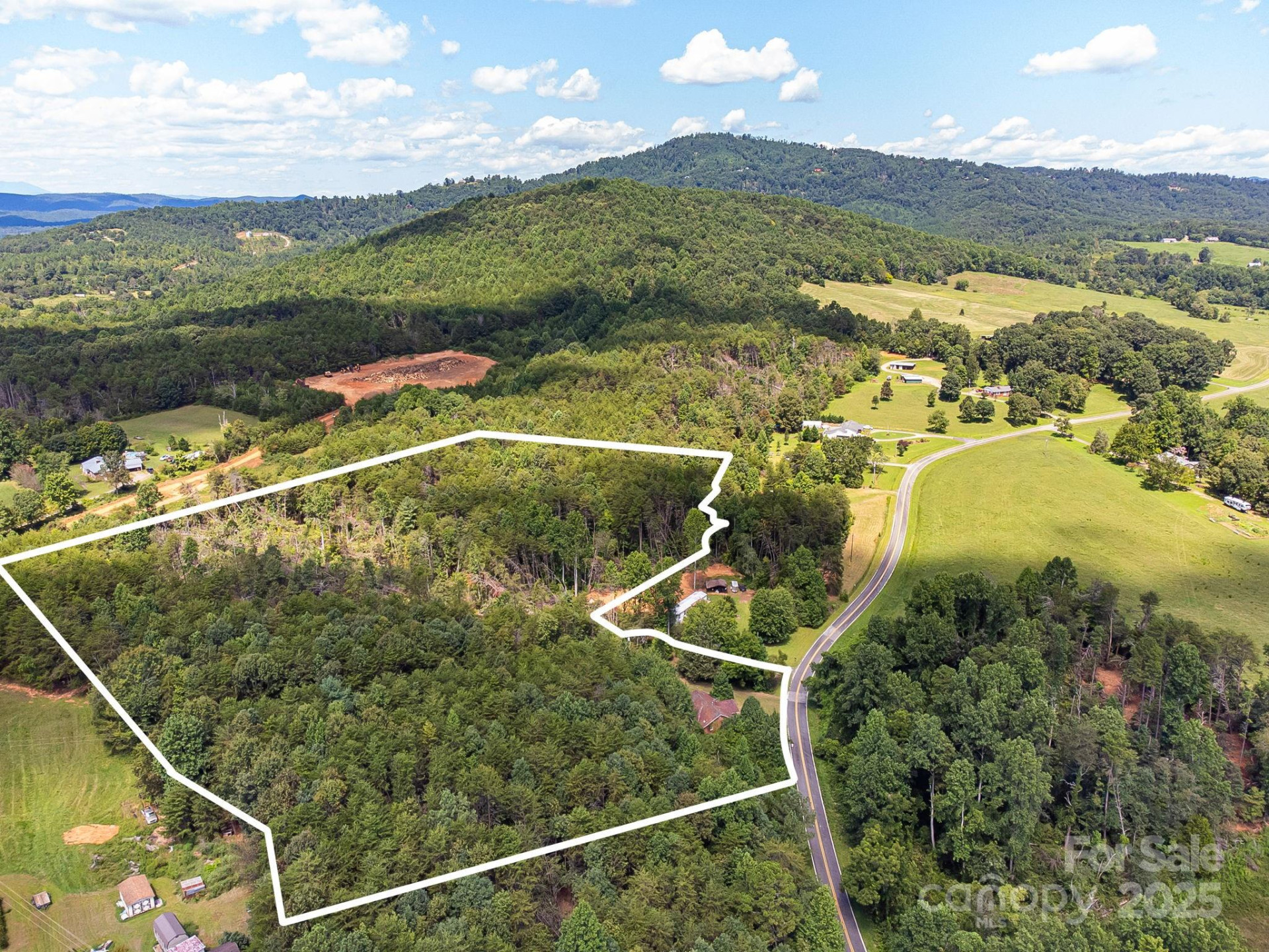 211 Luckadoo Road - Photo 2