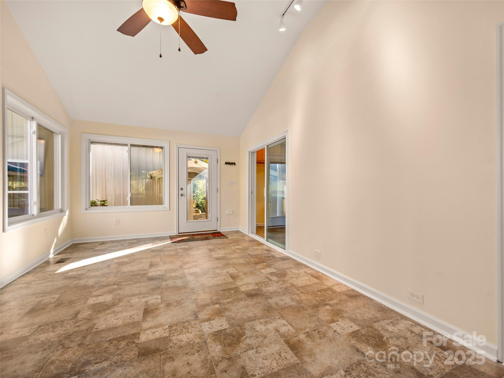 189 Friendly Circle - Photo 9