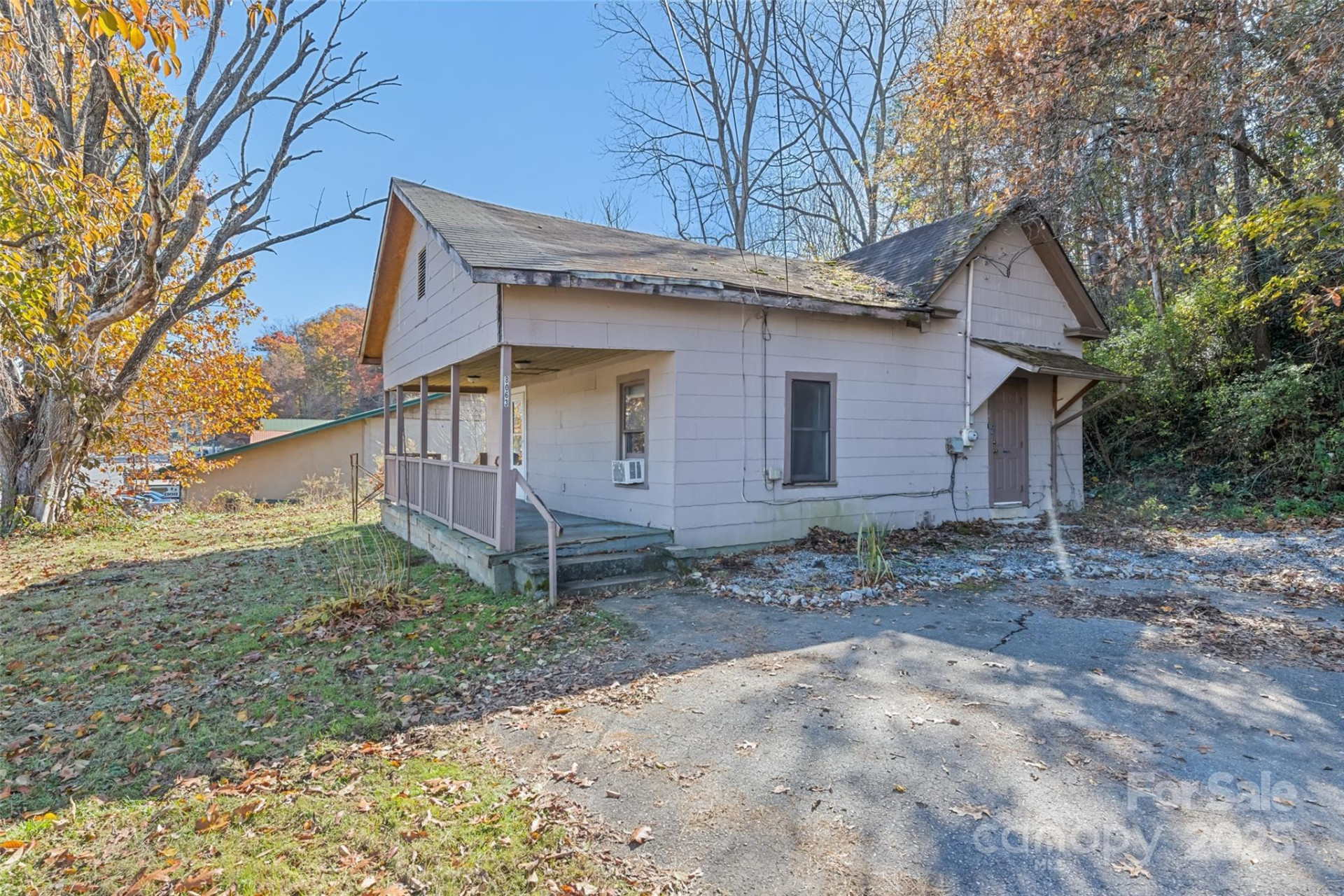 8063 Carolina Boulevard - Photo 3