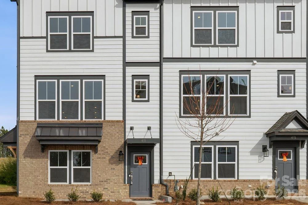 411 Silver Star Boulevard - Photo 2