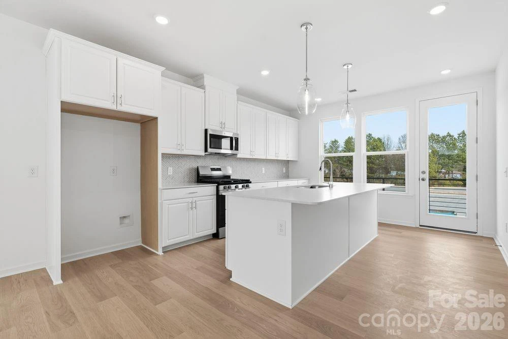 411 Silver Star Boulevard - Photo 3