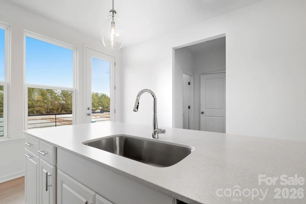 411 Silver Star Boulevard - Photo 4