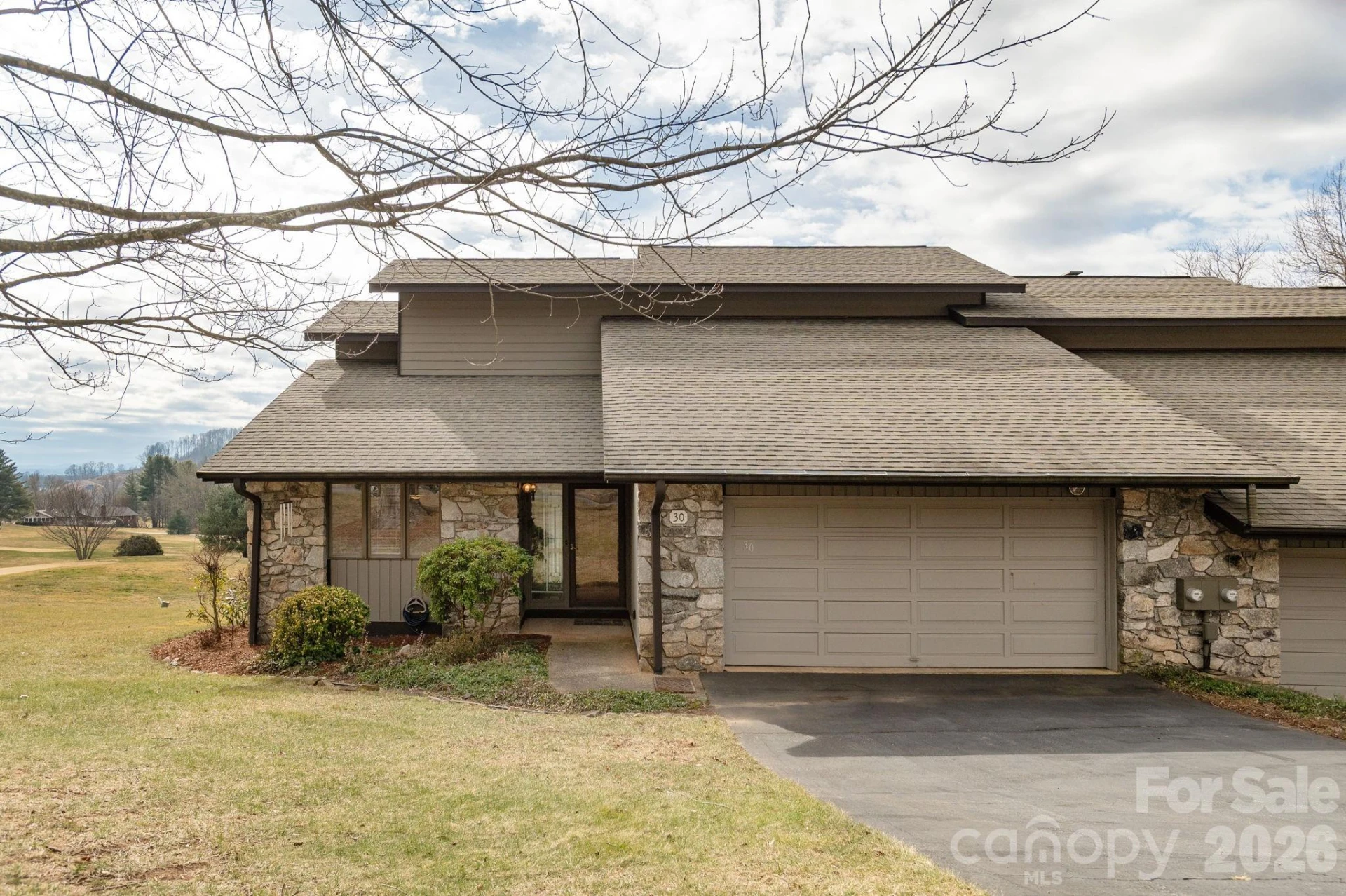 30 La Vista Drive - Photo 2