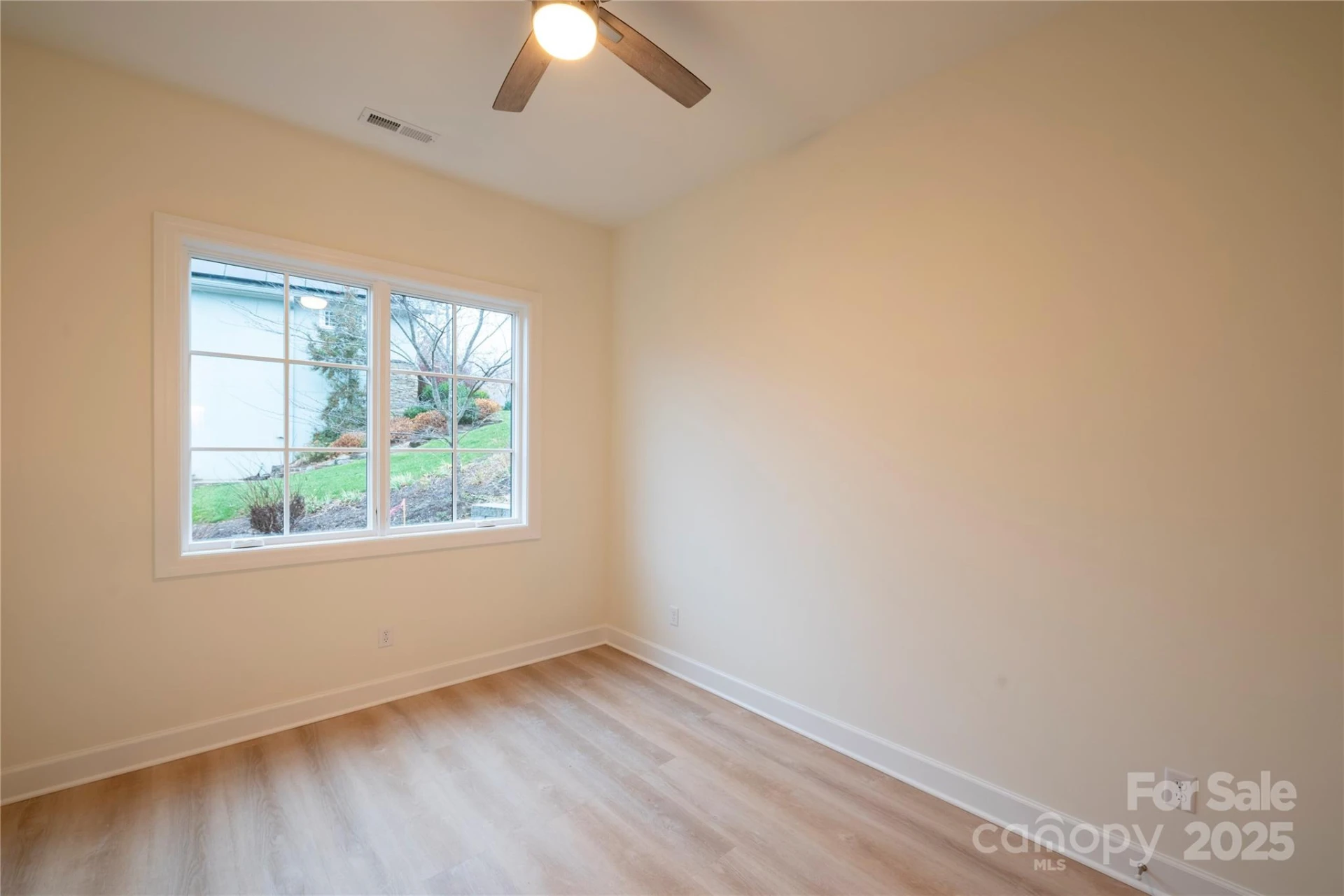 15 Evian Court - Photo 26