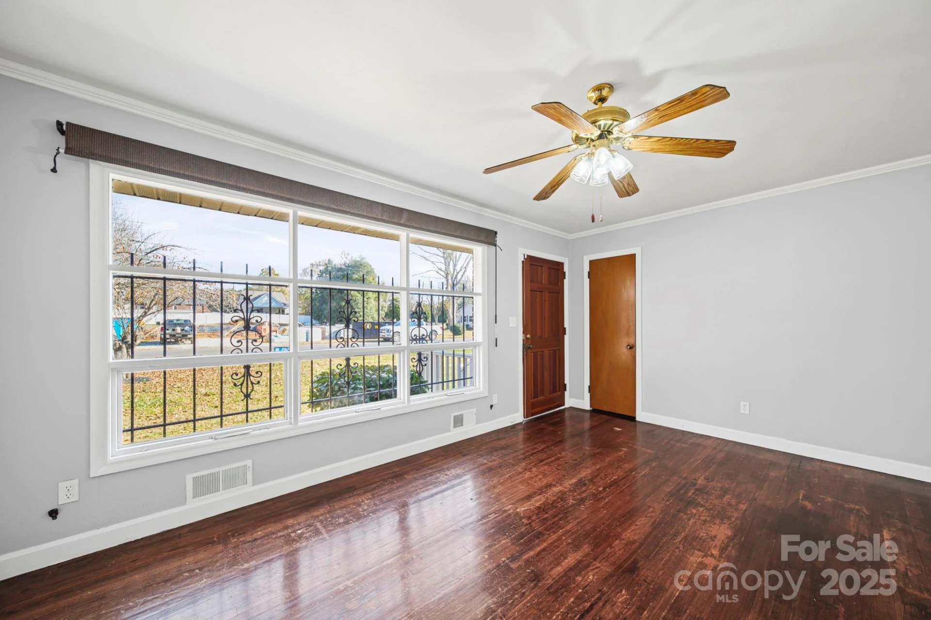 1703 Perry Street - Photo 3