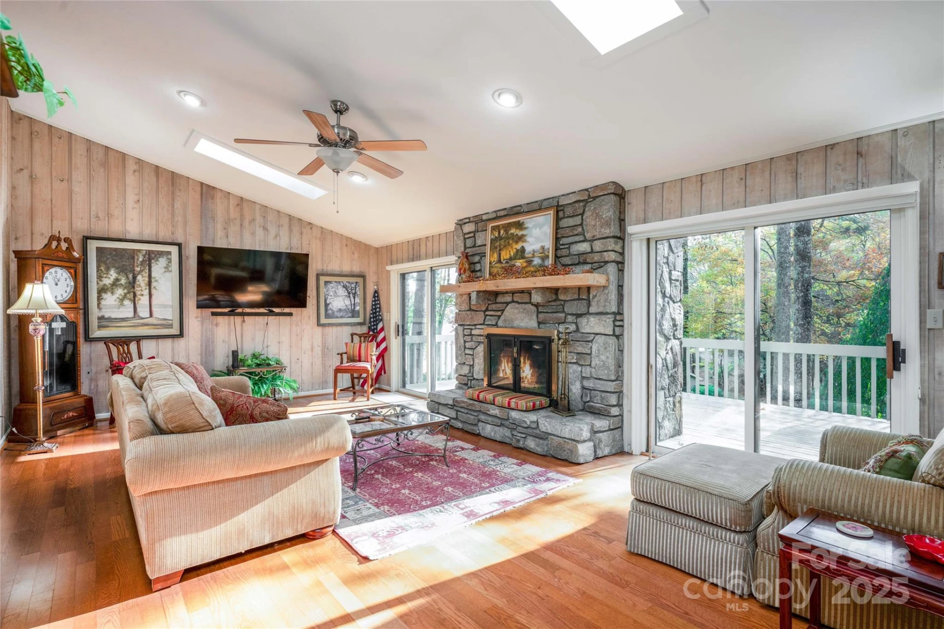 572 East Shore Drive - Photo 4