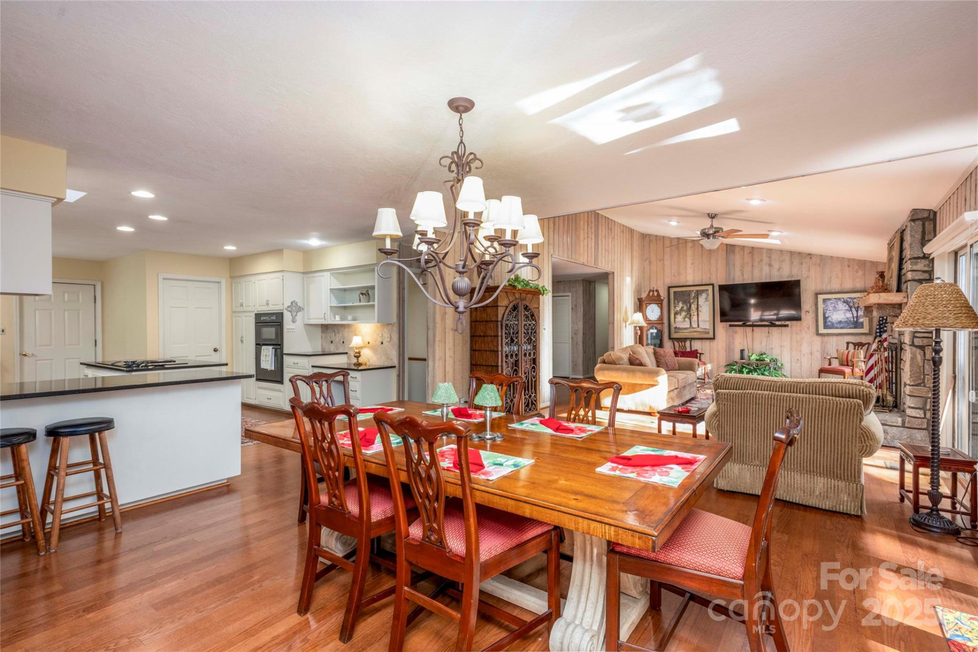 572 East Shore Drive - Photo 7