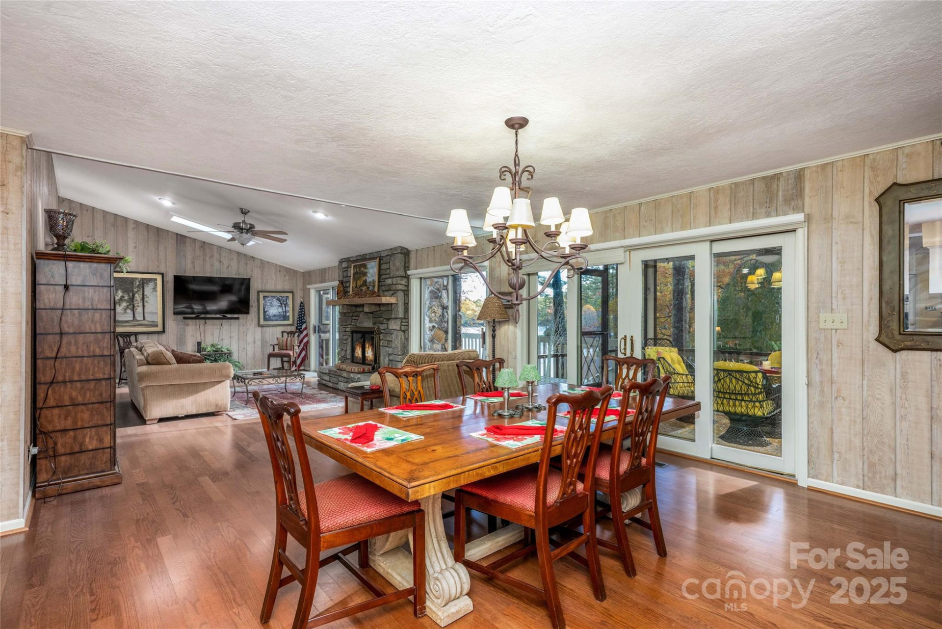 572 East Shore Drive - Photo 8