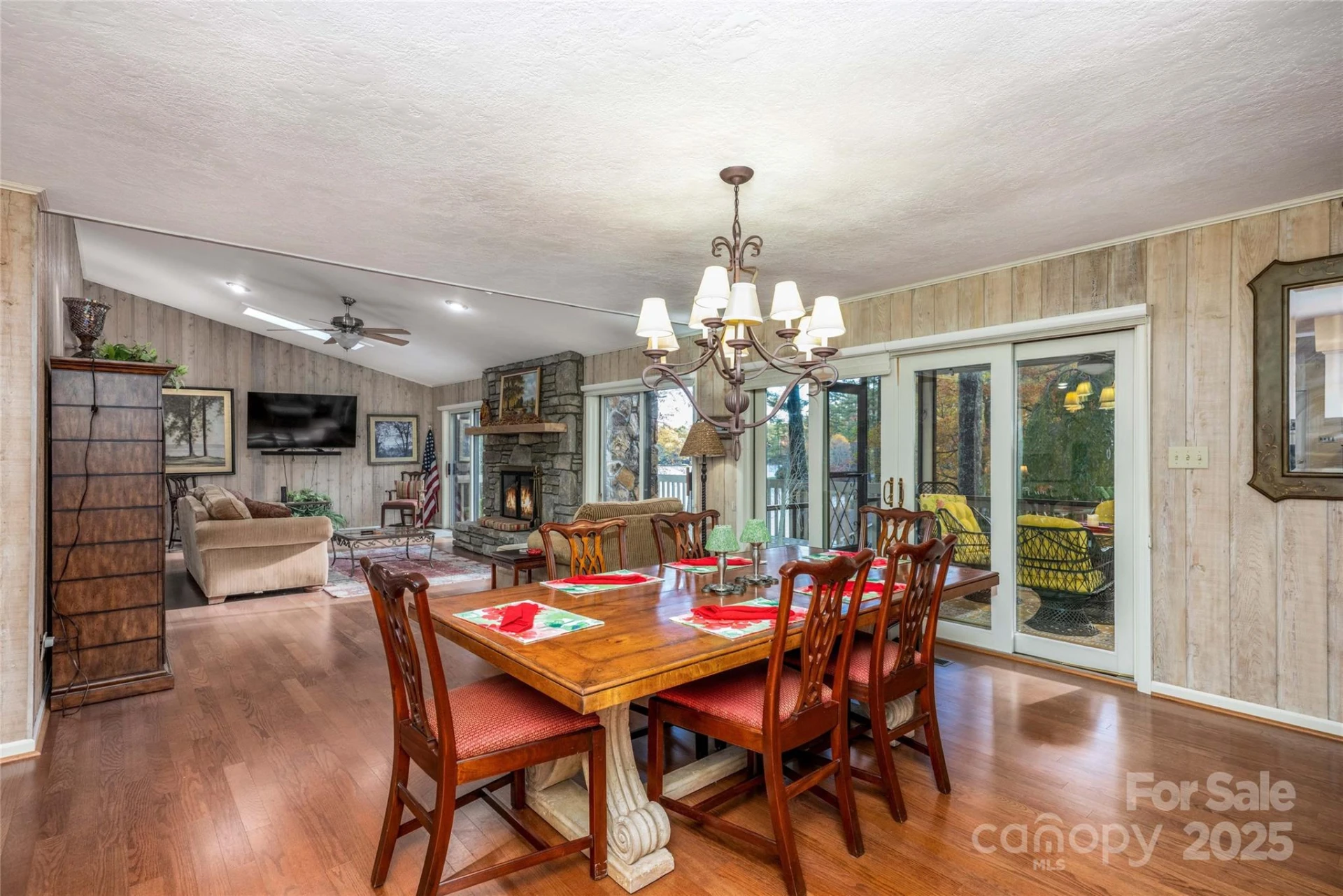 572 East Shore Drive - Photo 8