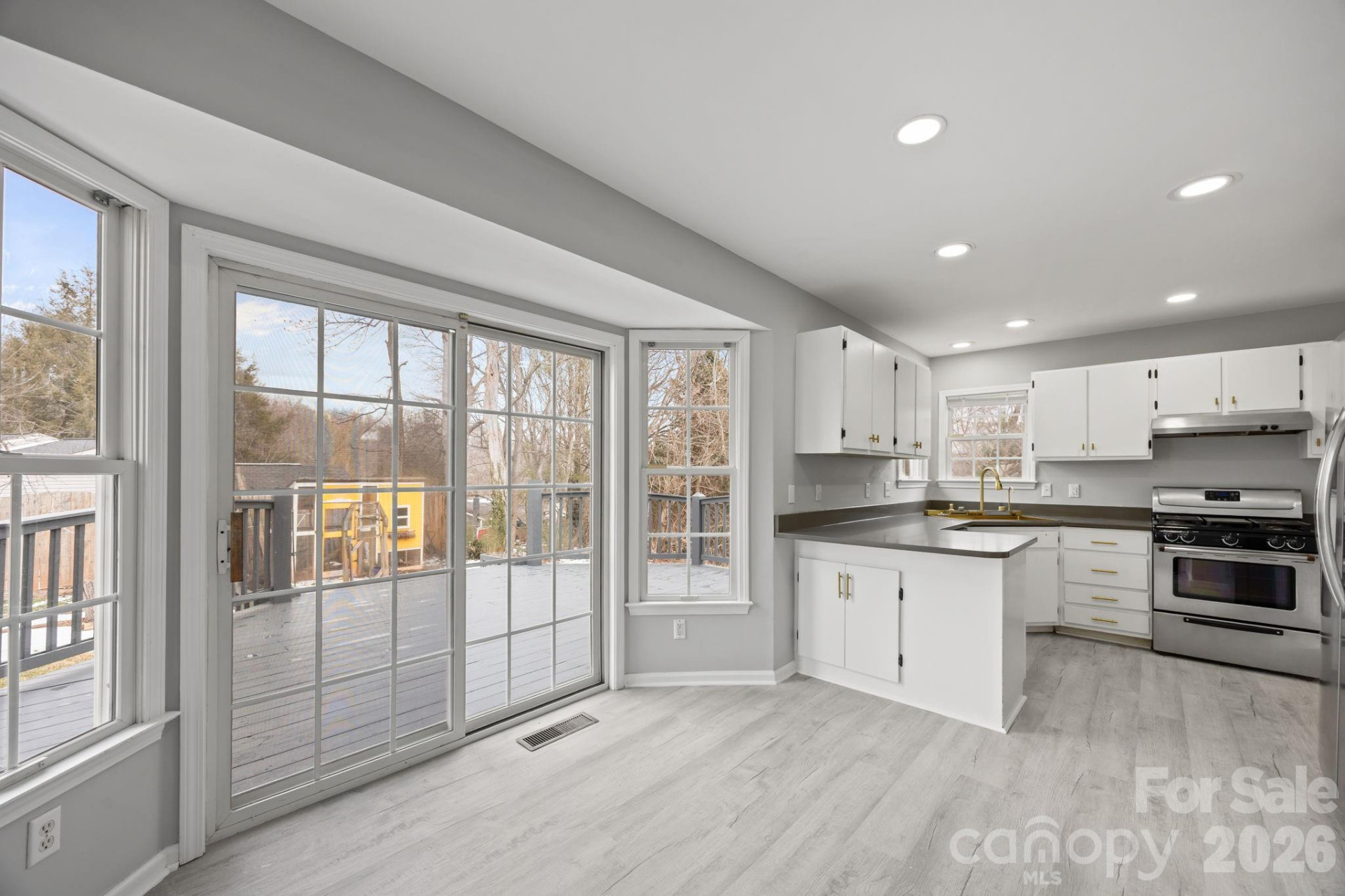 23 Westmont Drive - Photo 4