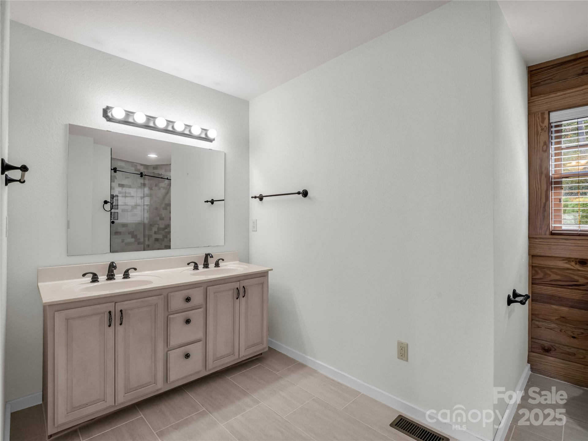 134 Raleigh Drive - Photo 14