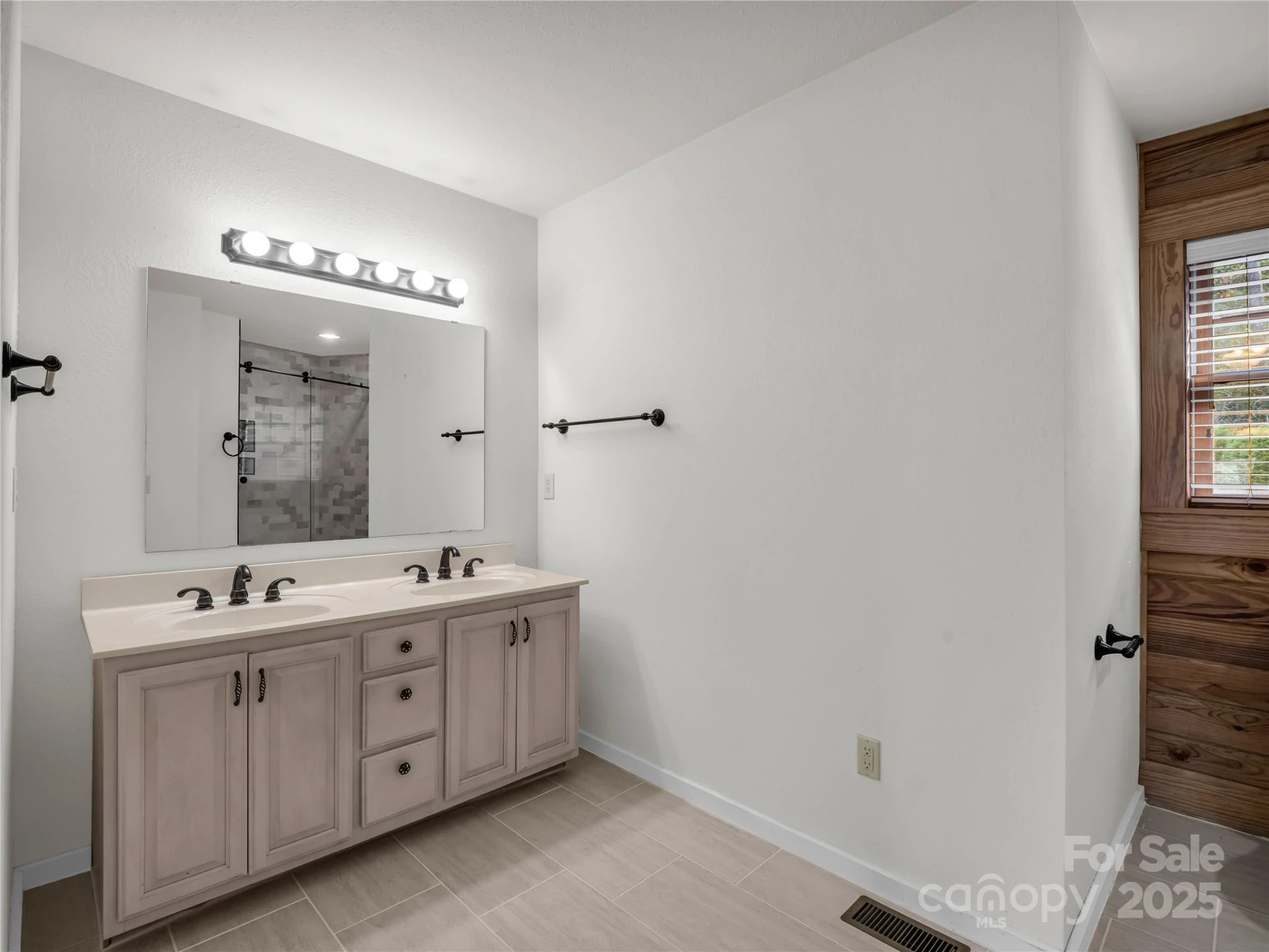 134 Raleigh Drive - Photo 14