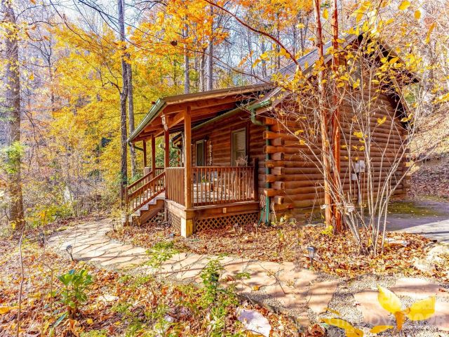 65 Charleston Harbor Drive, Saluda, NC, 28773