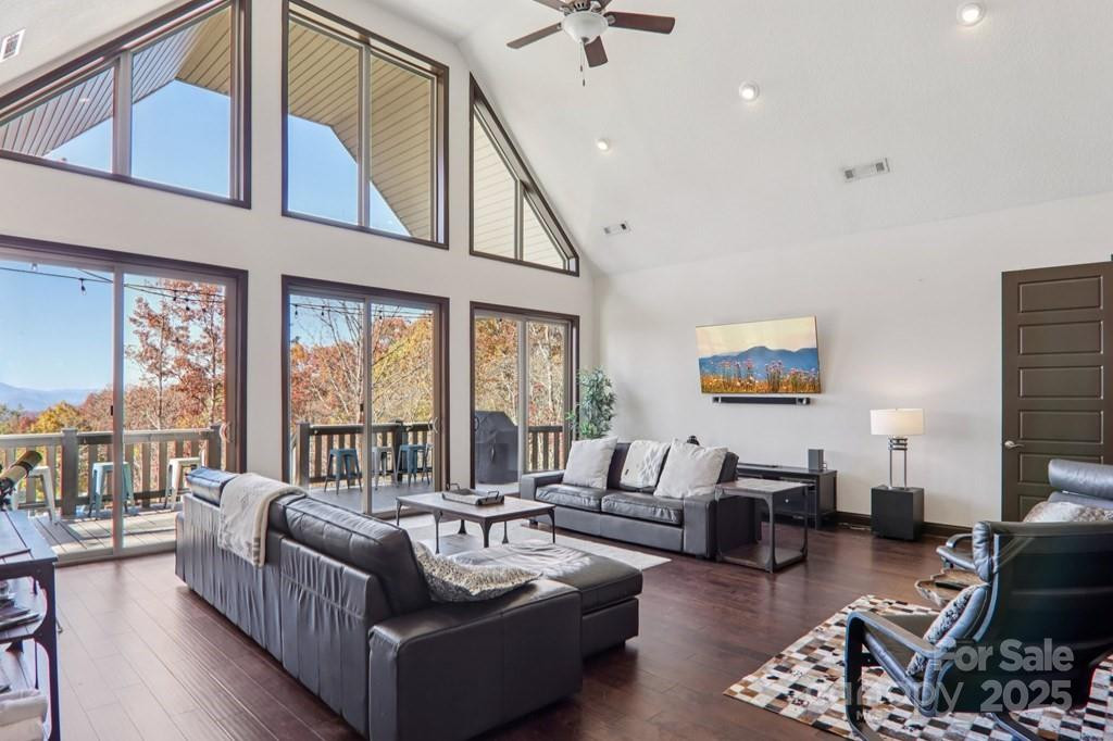 242 Crossview Drive - Photo 3