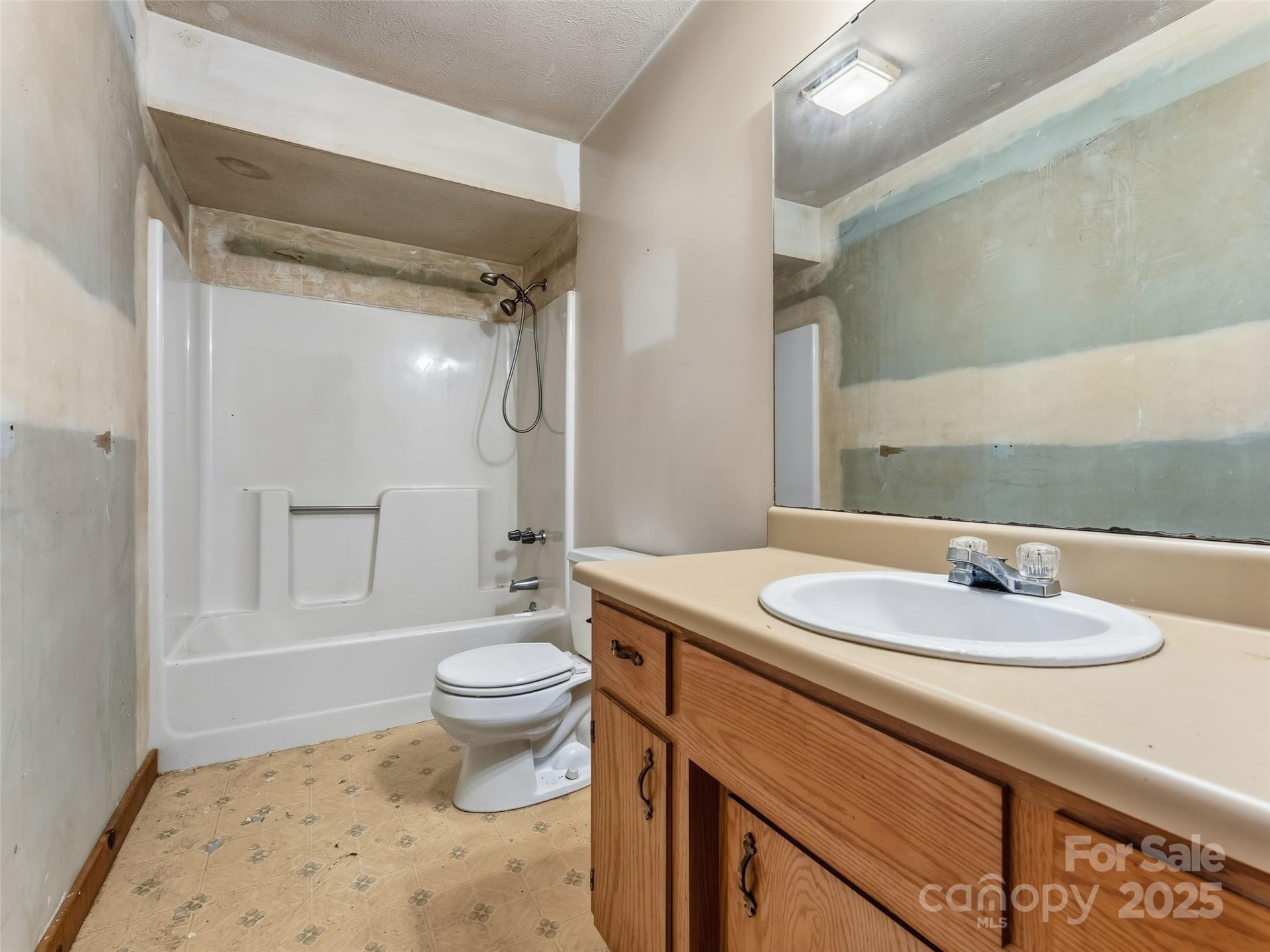 6130 Howard Gap Road - Photo 17