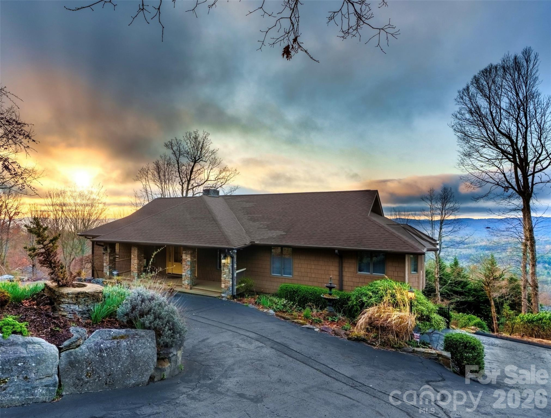 300 Roberts Drive - Photo 2