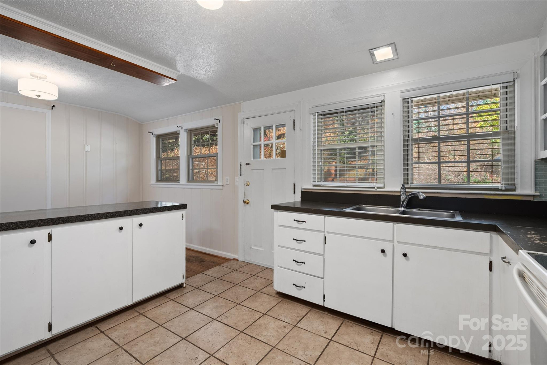 233 Rolling Drive - Photo 7