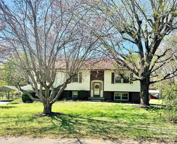 2570 Raintree Street