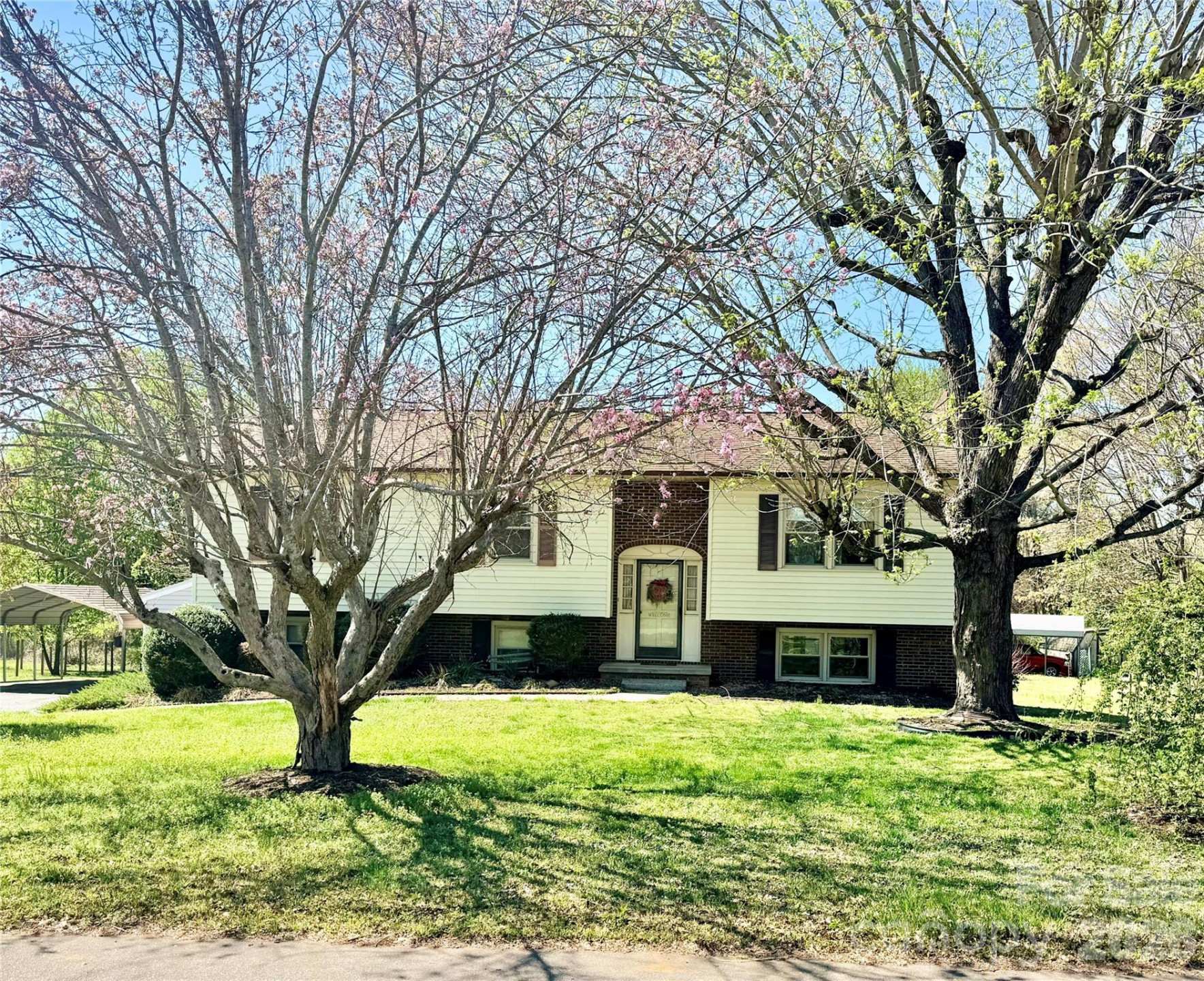 2570 Raintree Street