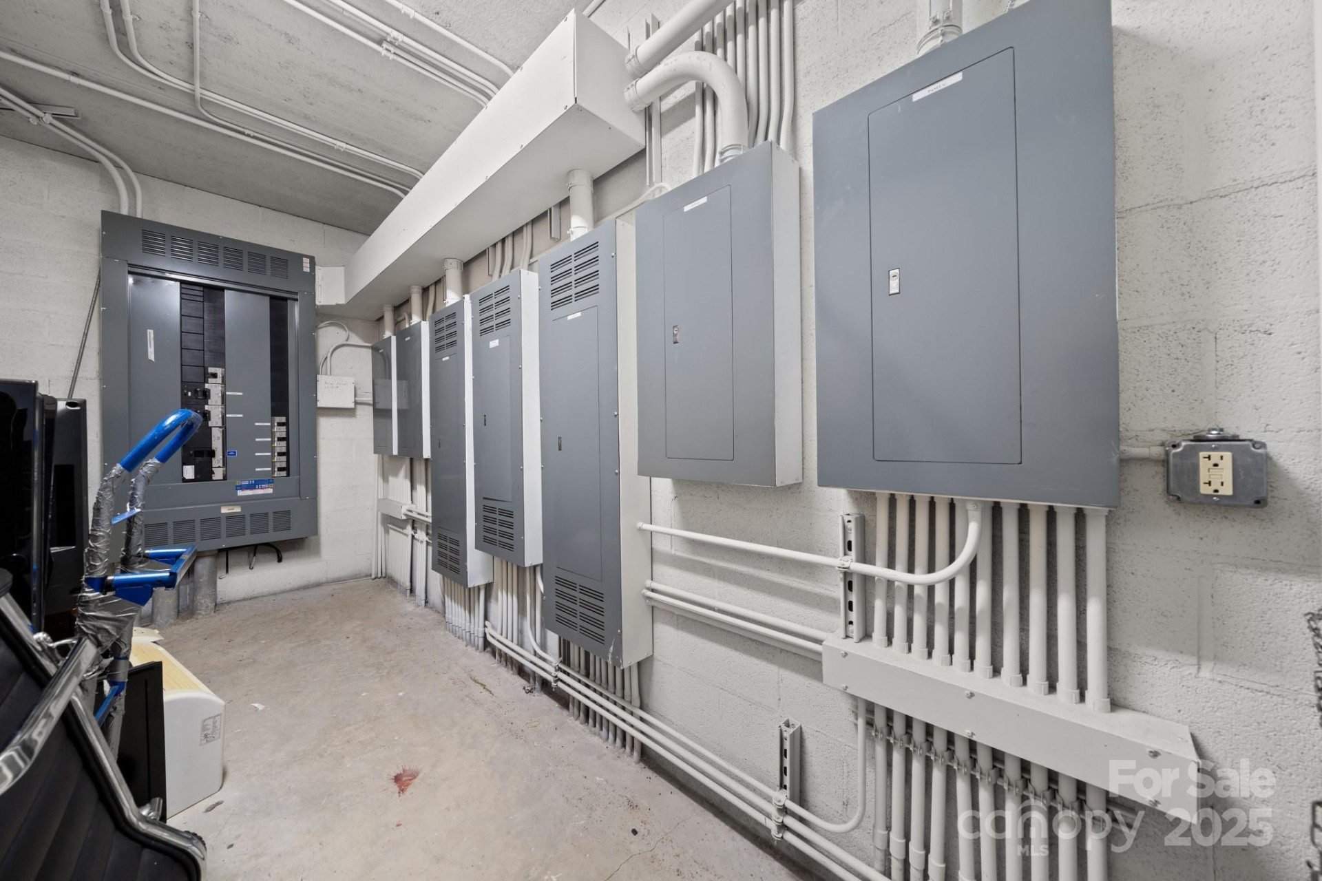 240 Mitchelle Drive - Photo 16