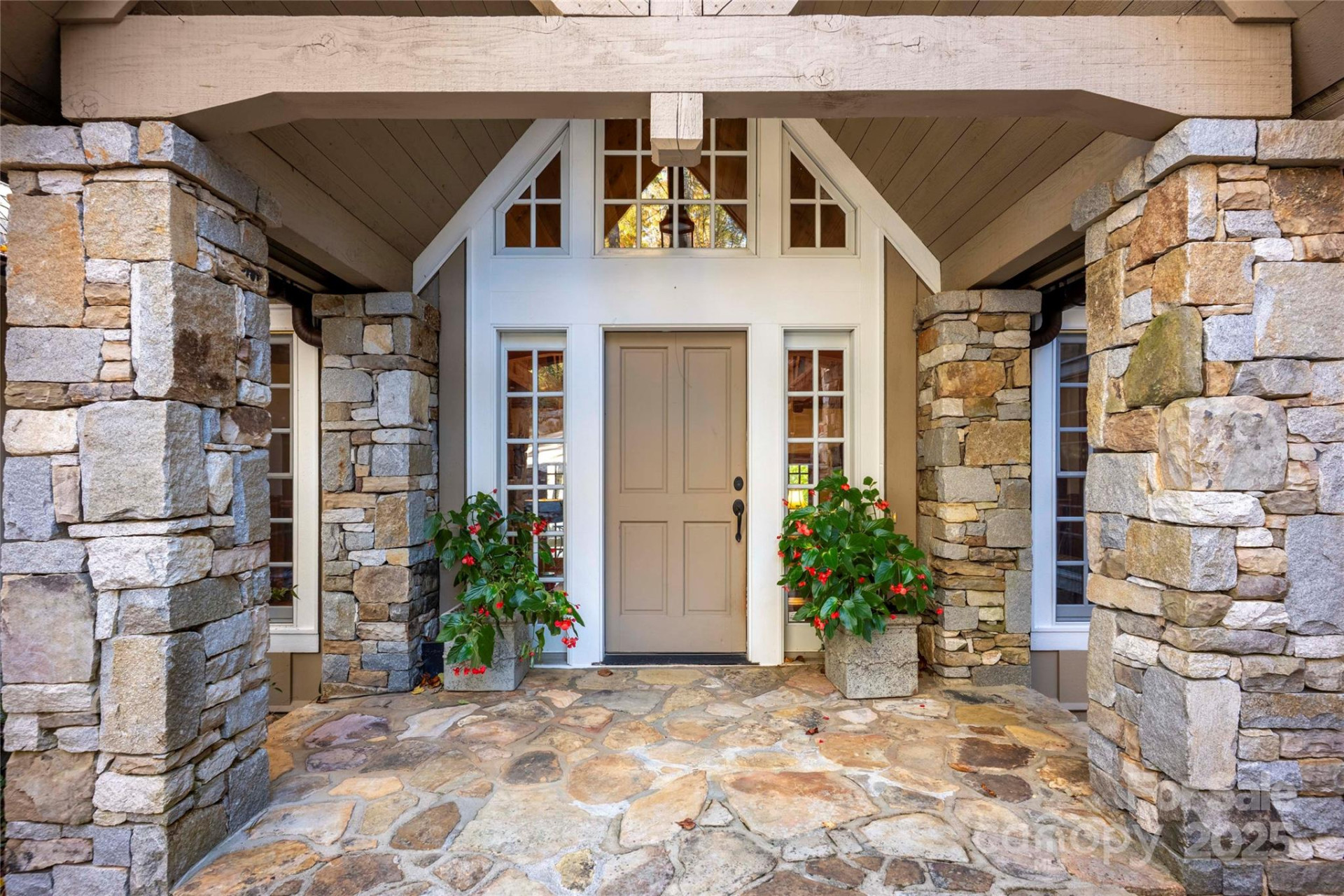 132 Red Bird Circle - Photo 2