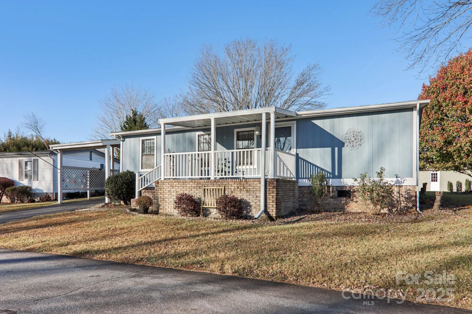 302 Meadowbrook Court