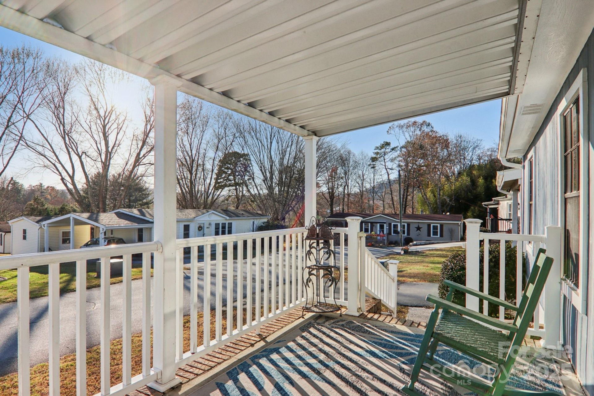 302 Meadowbrook Court - Photo 4