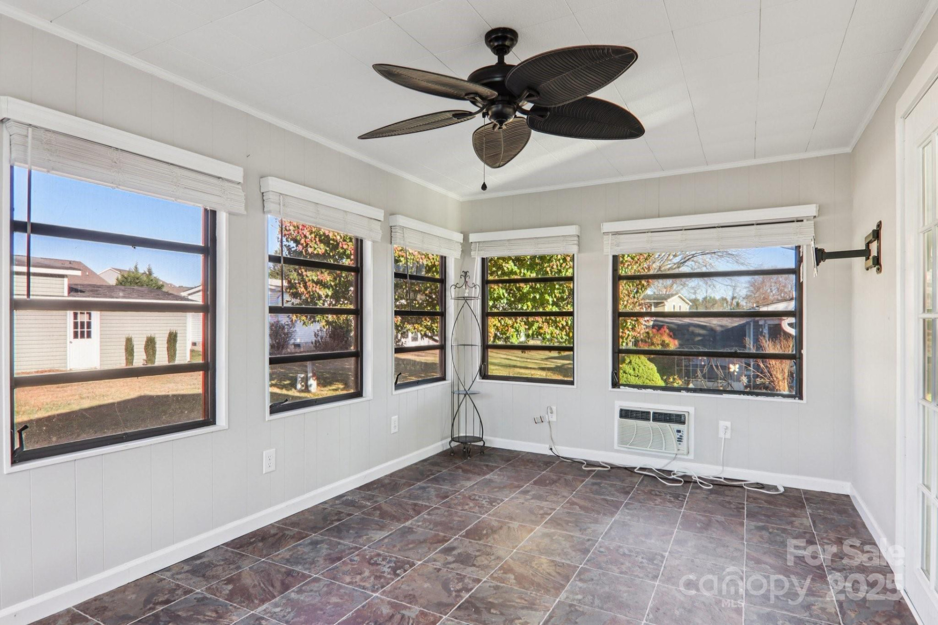 302 Meadowbrook Court - Photo 33