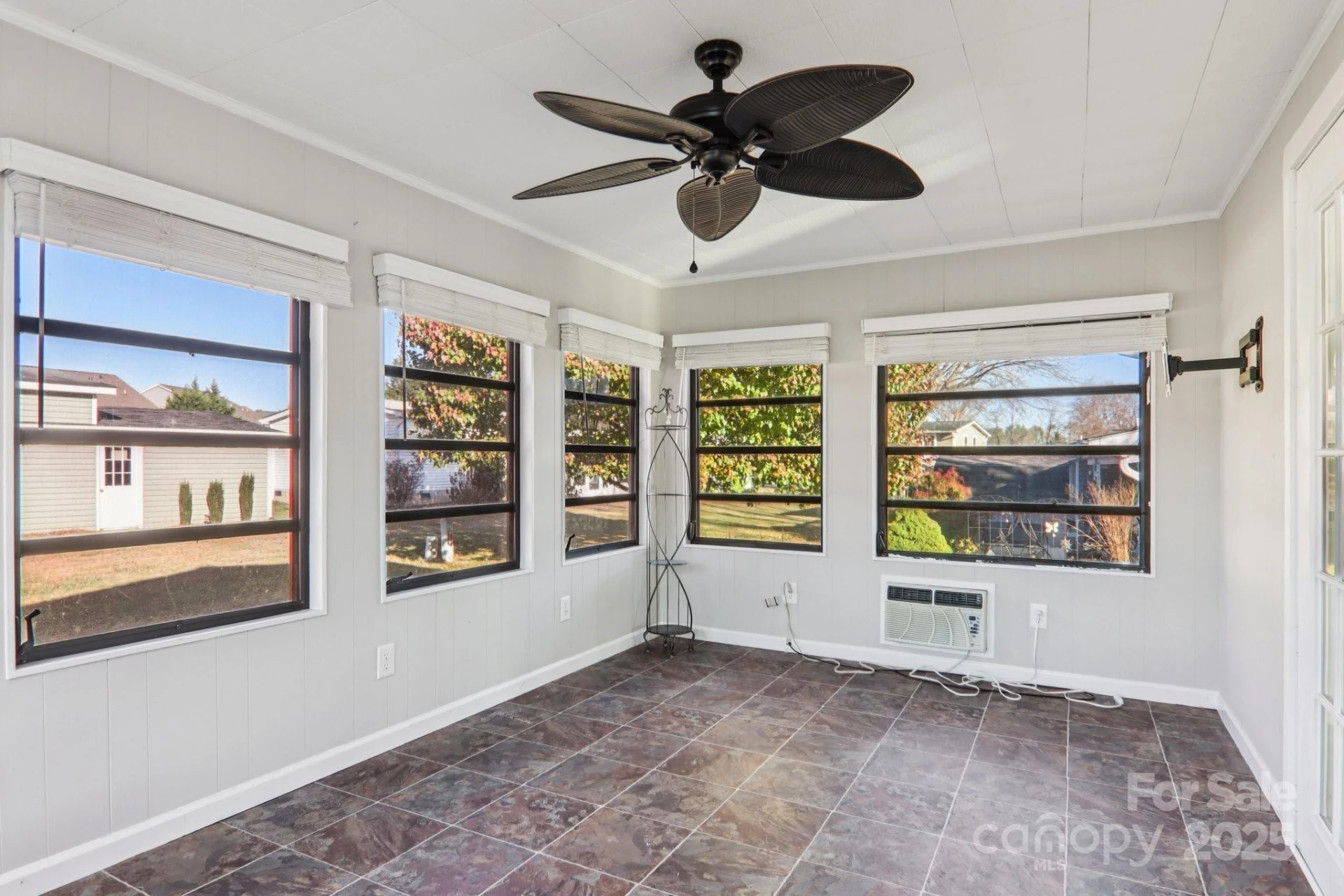 302 Meadowbrook Court - Photo 33