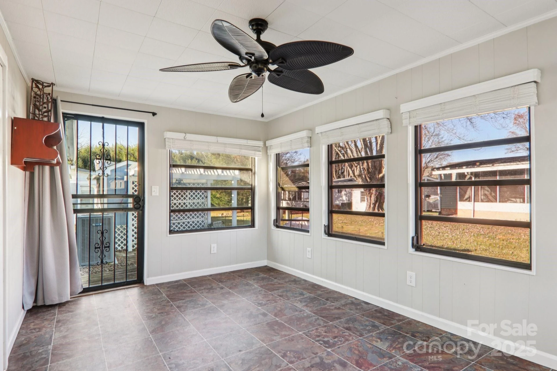 302 Meadowbrook Court - Photo 34