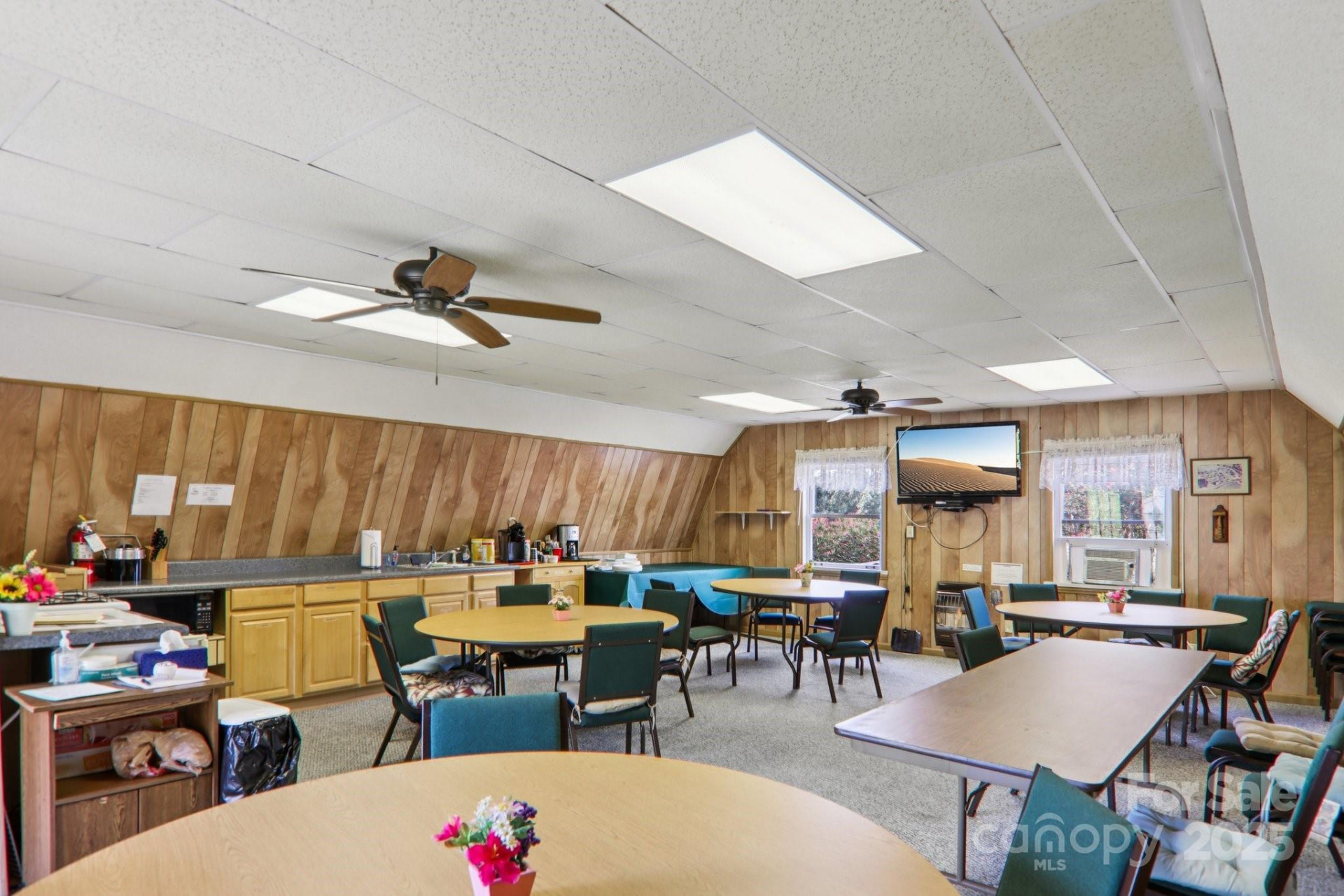 302 Meadowbrook Court - Photo 47