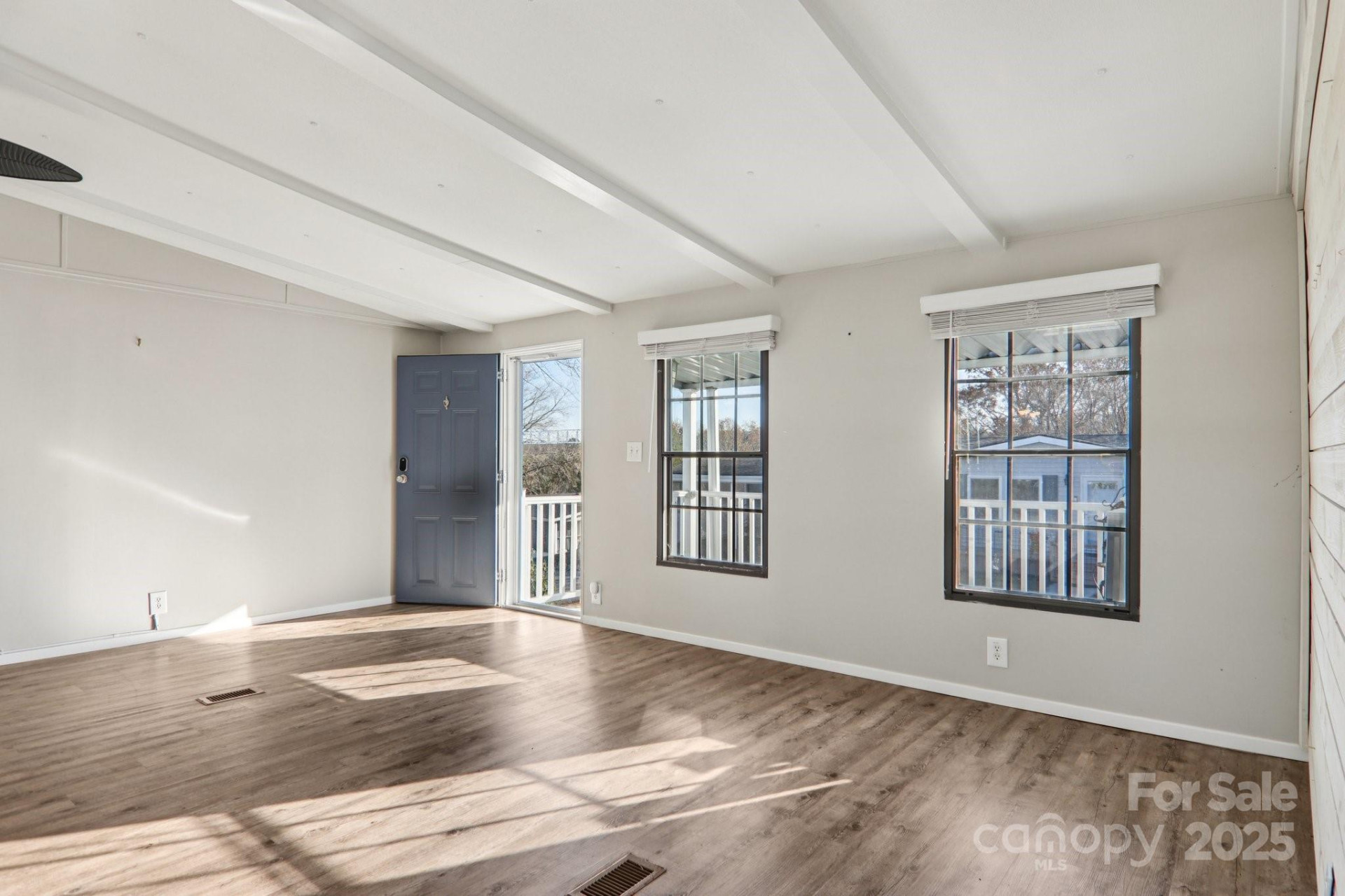 302 Meadowbrook Court - Photo 7