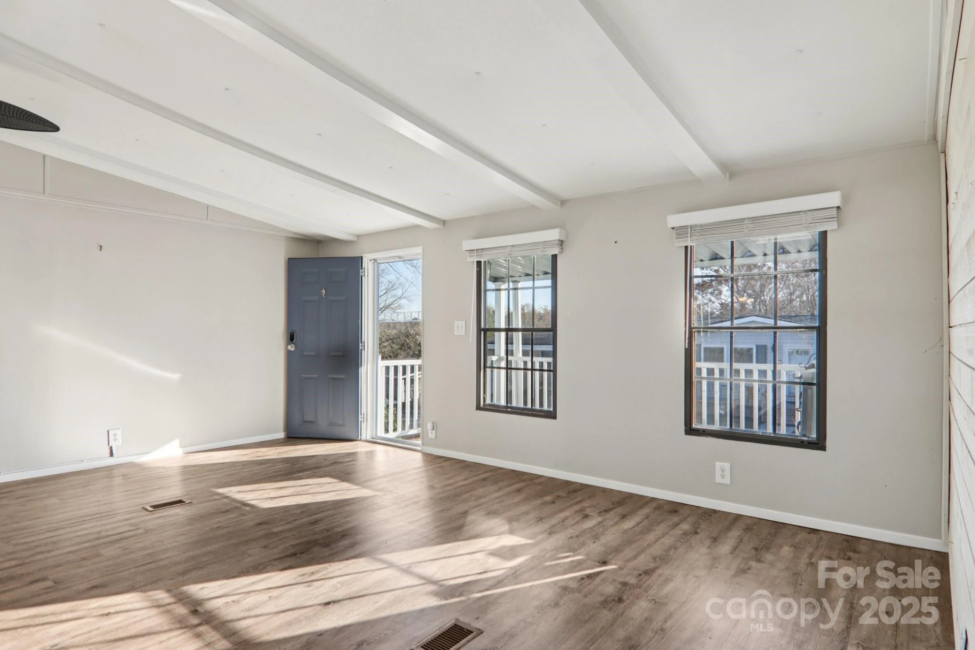 302 Meadowbrook Court - Photo 7