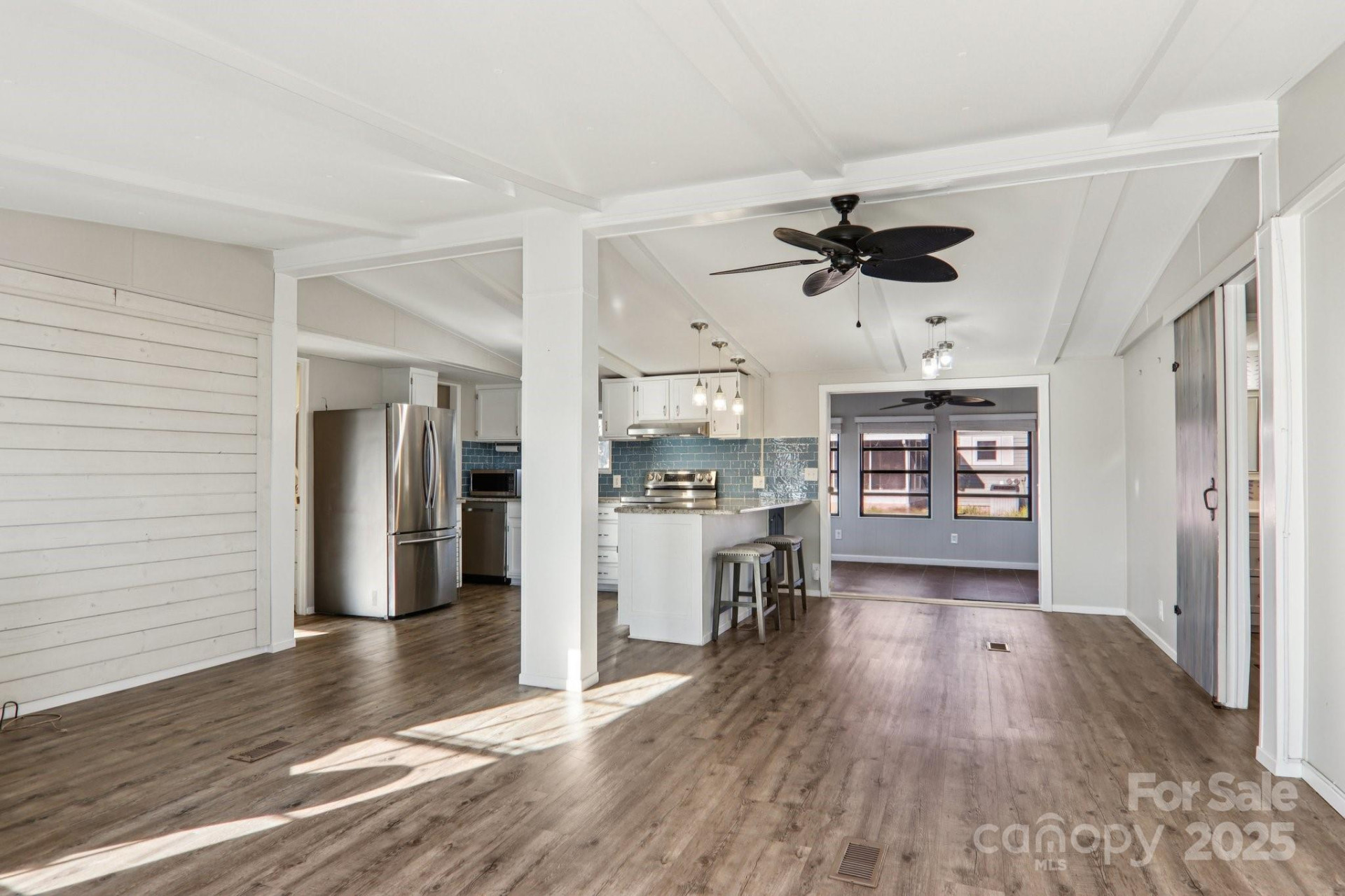 302 Meadowbrook Court - Photo 8