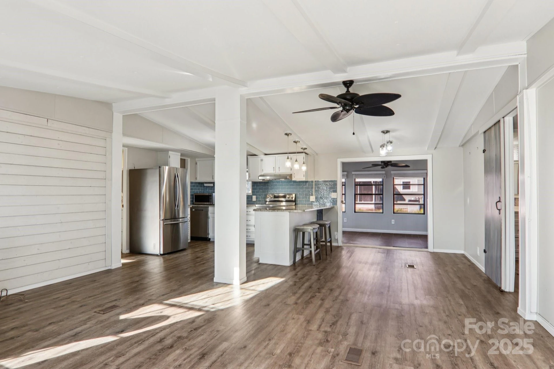 302 Meadowbrook Court - Photo 8