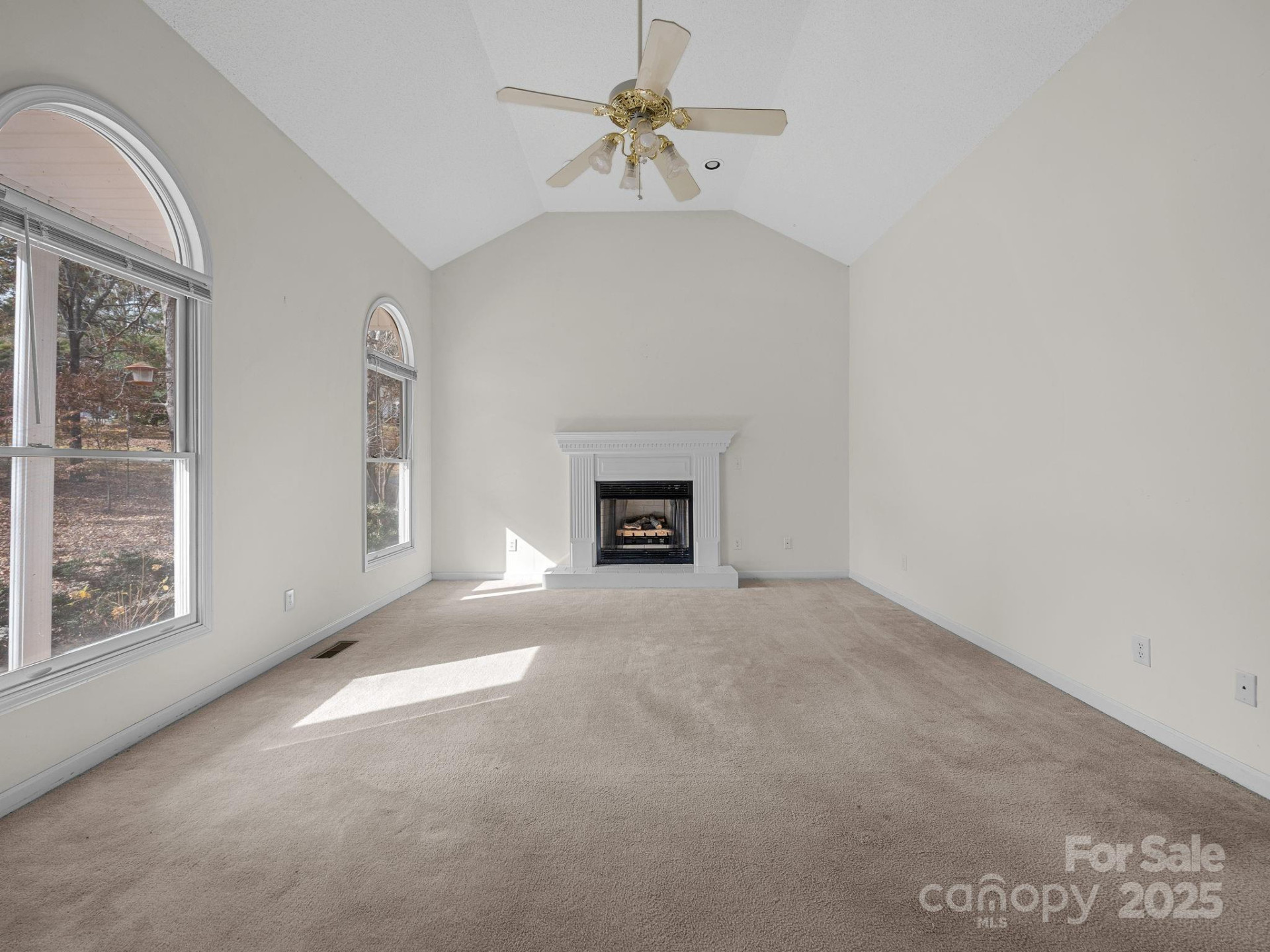 383 Woody Circle - Photo 8