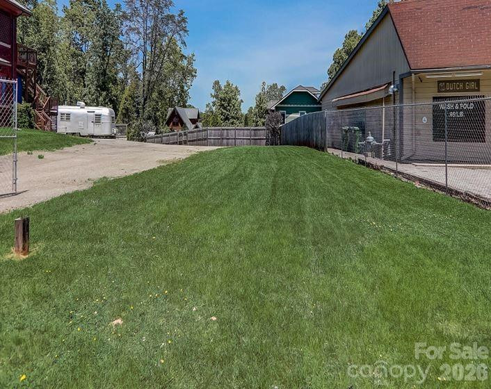 865 Haywood Road - Photo 4