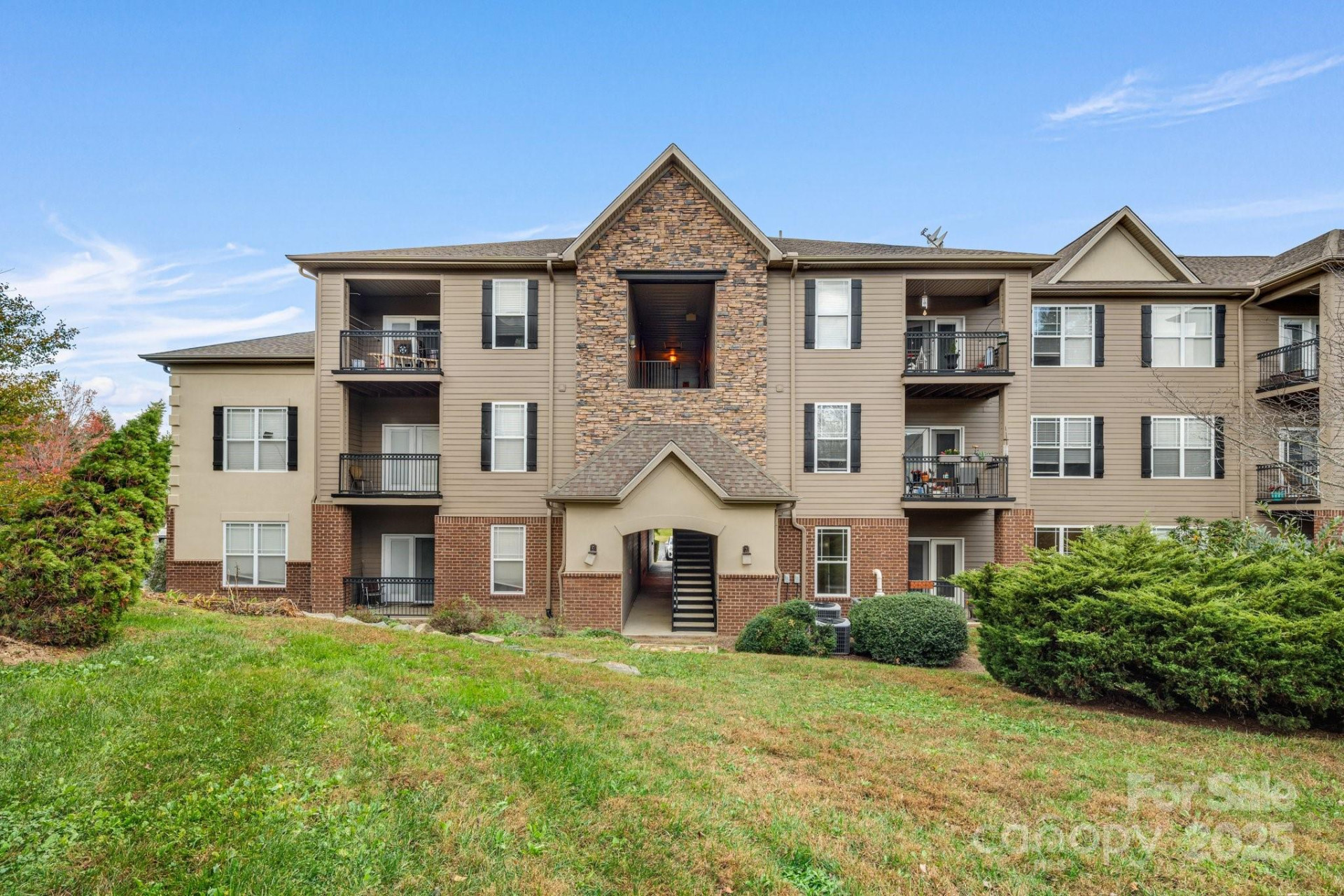 291 Brickton Village Circle ##106